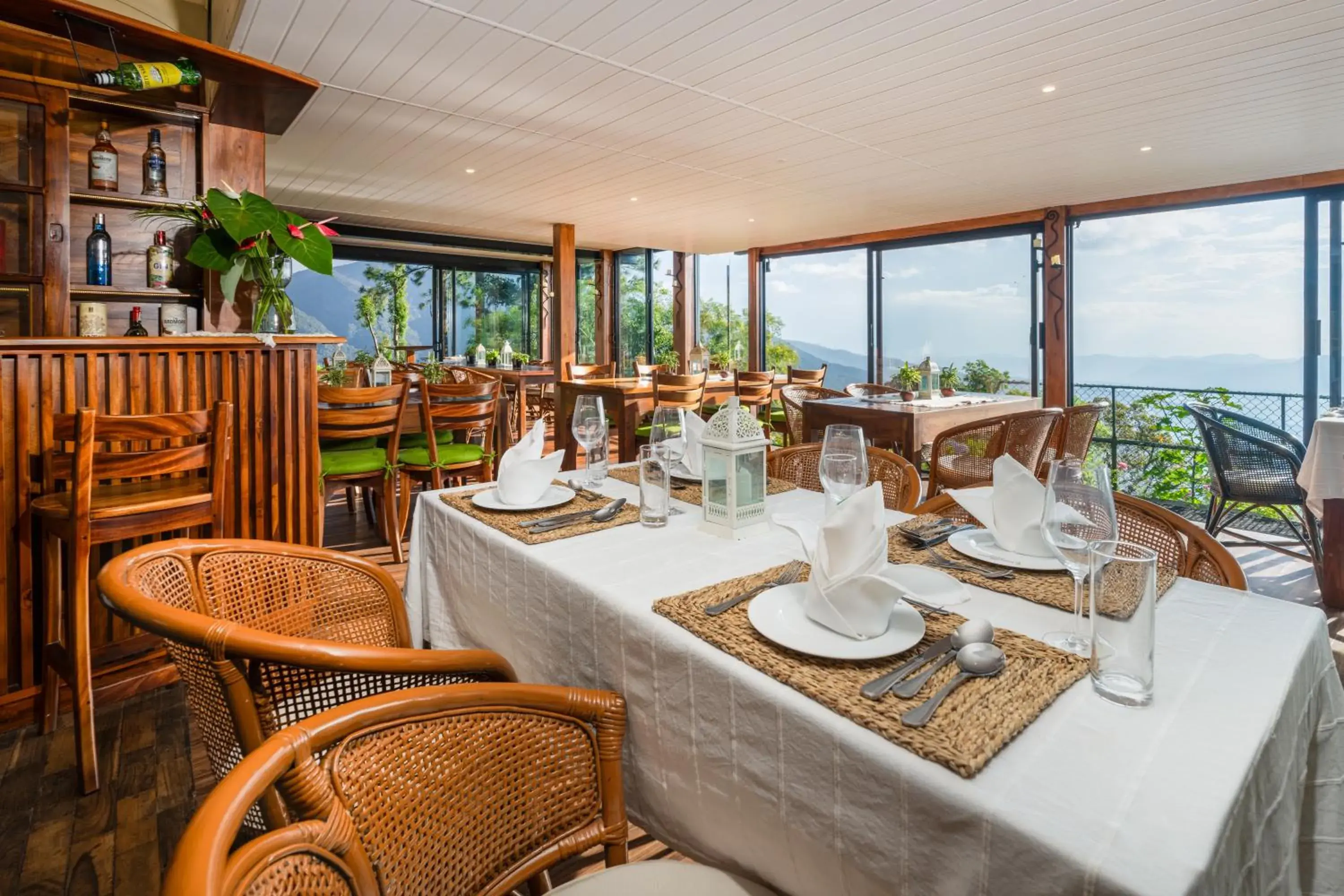 Restaurant/places to eat in The Riverston Grand Restaurant/places to eat in The Riverston Grand