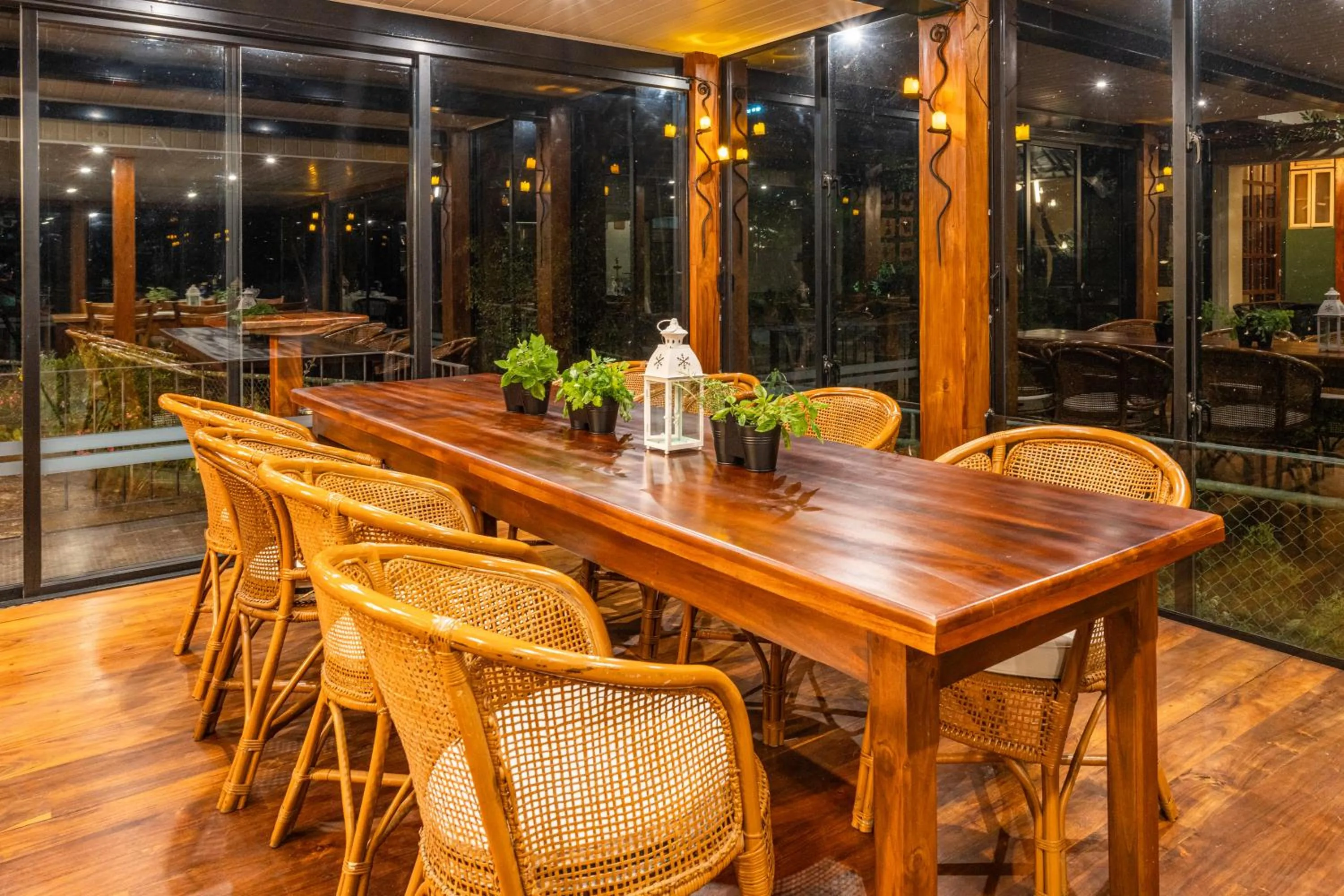 Restaurant/places to eat in The Riverston Grand