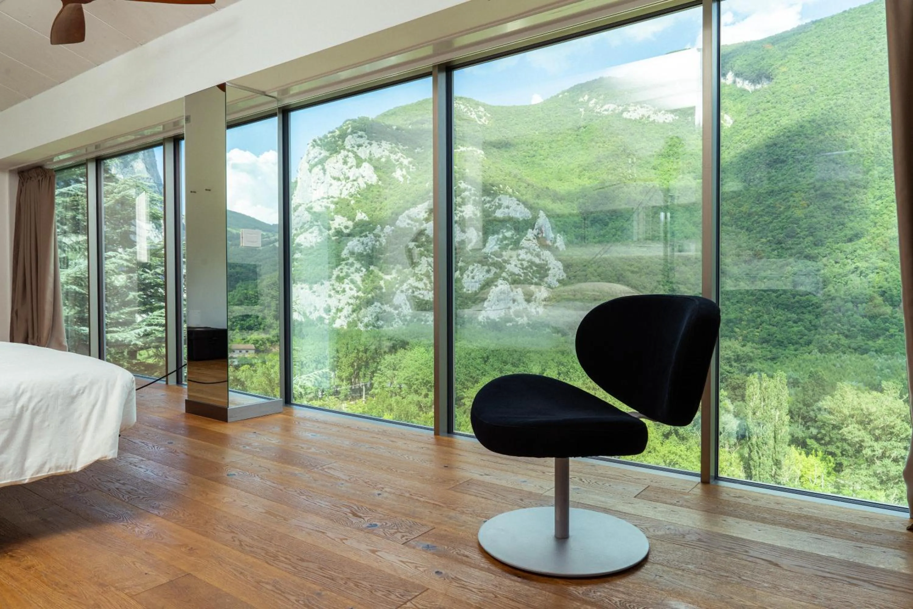 Mountain view in La Forestale Luxury Ecolodge - La Suite Royale