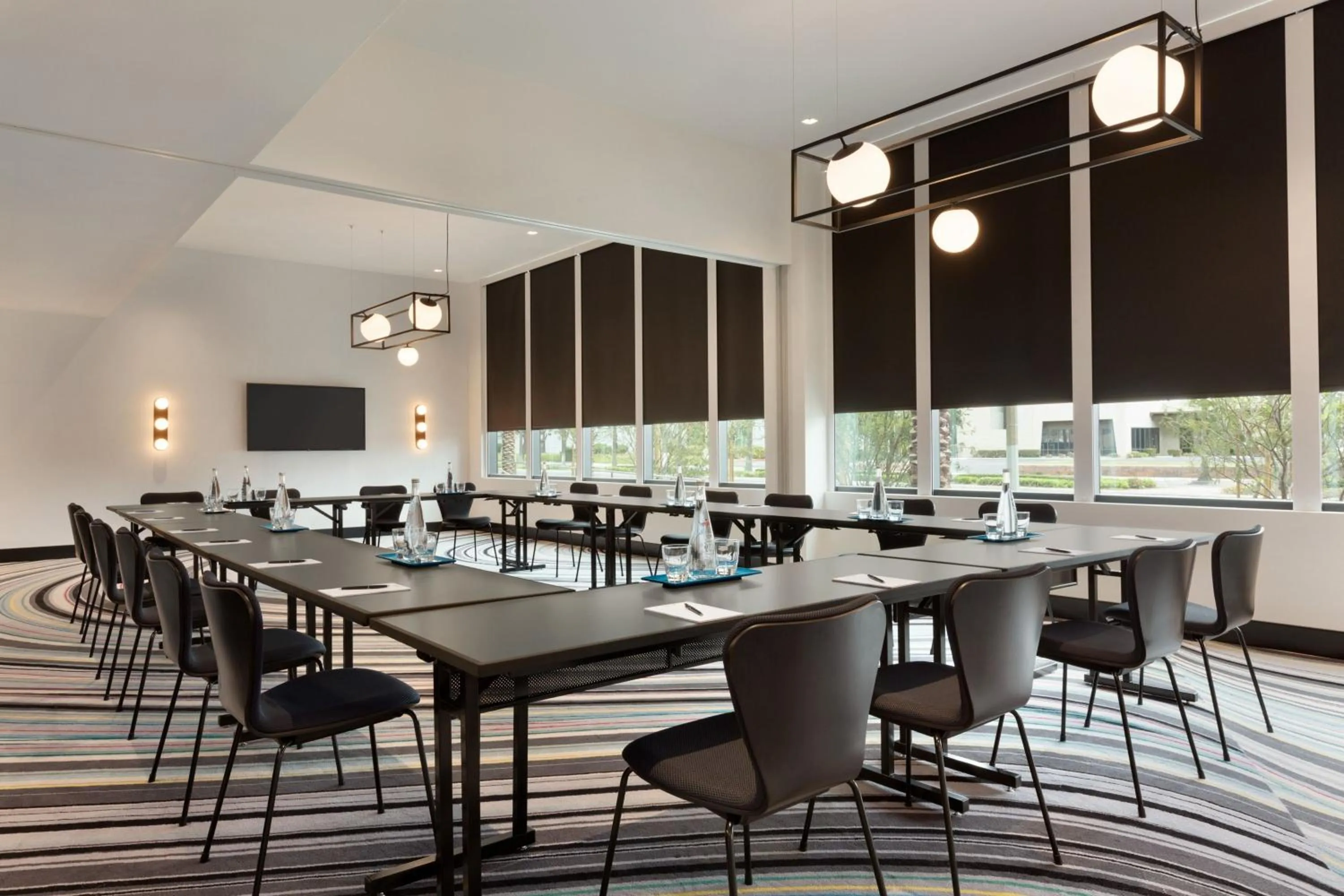 Meeting/conference room in The Viv Hotel, Anaheim, a Tribute Portfolio Hotel