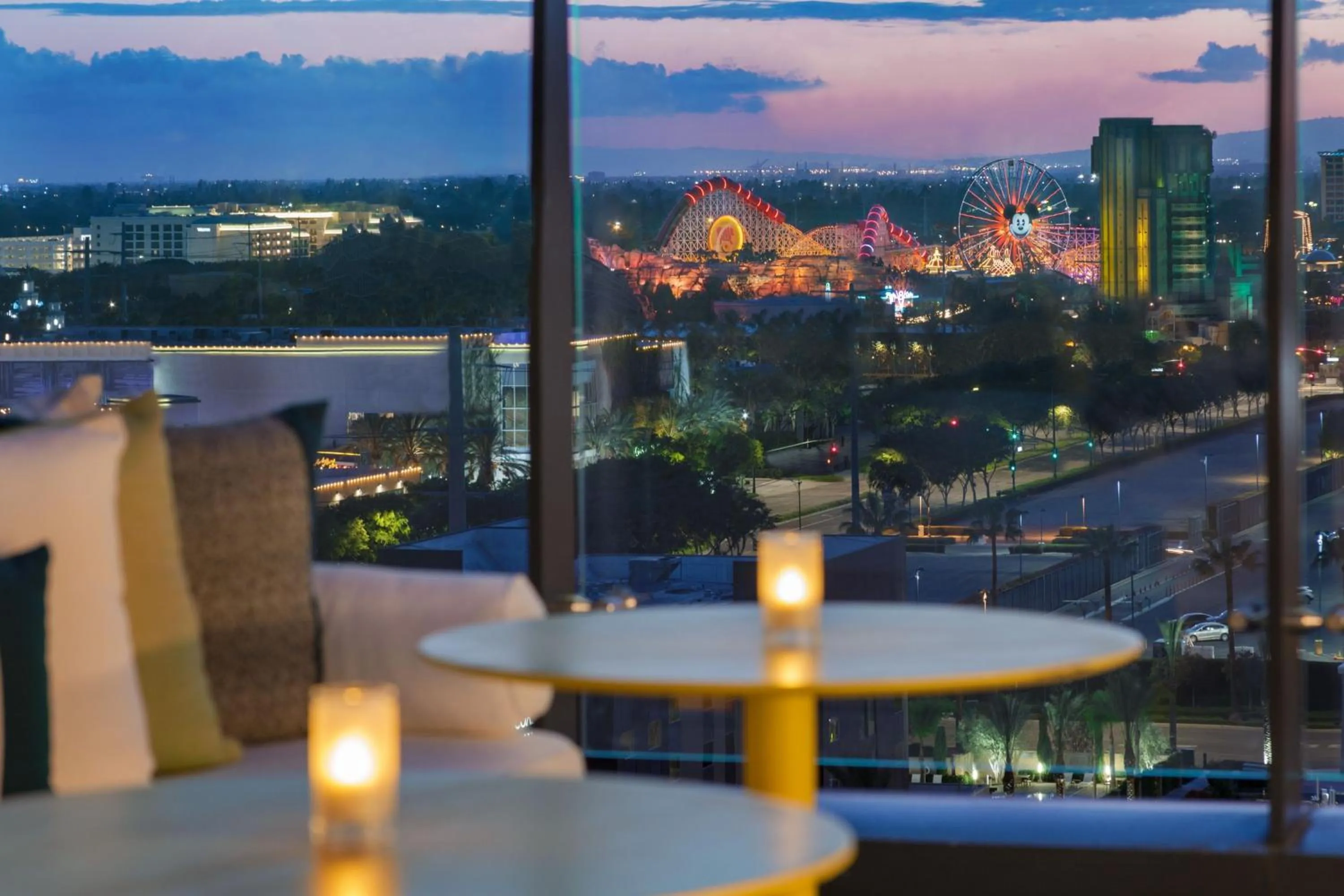 Restaurant/places to eat in The Viv Hotel, Anaheim, a Tribute Portfolio Hotel