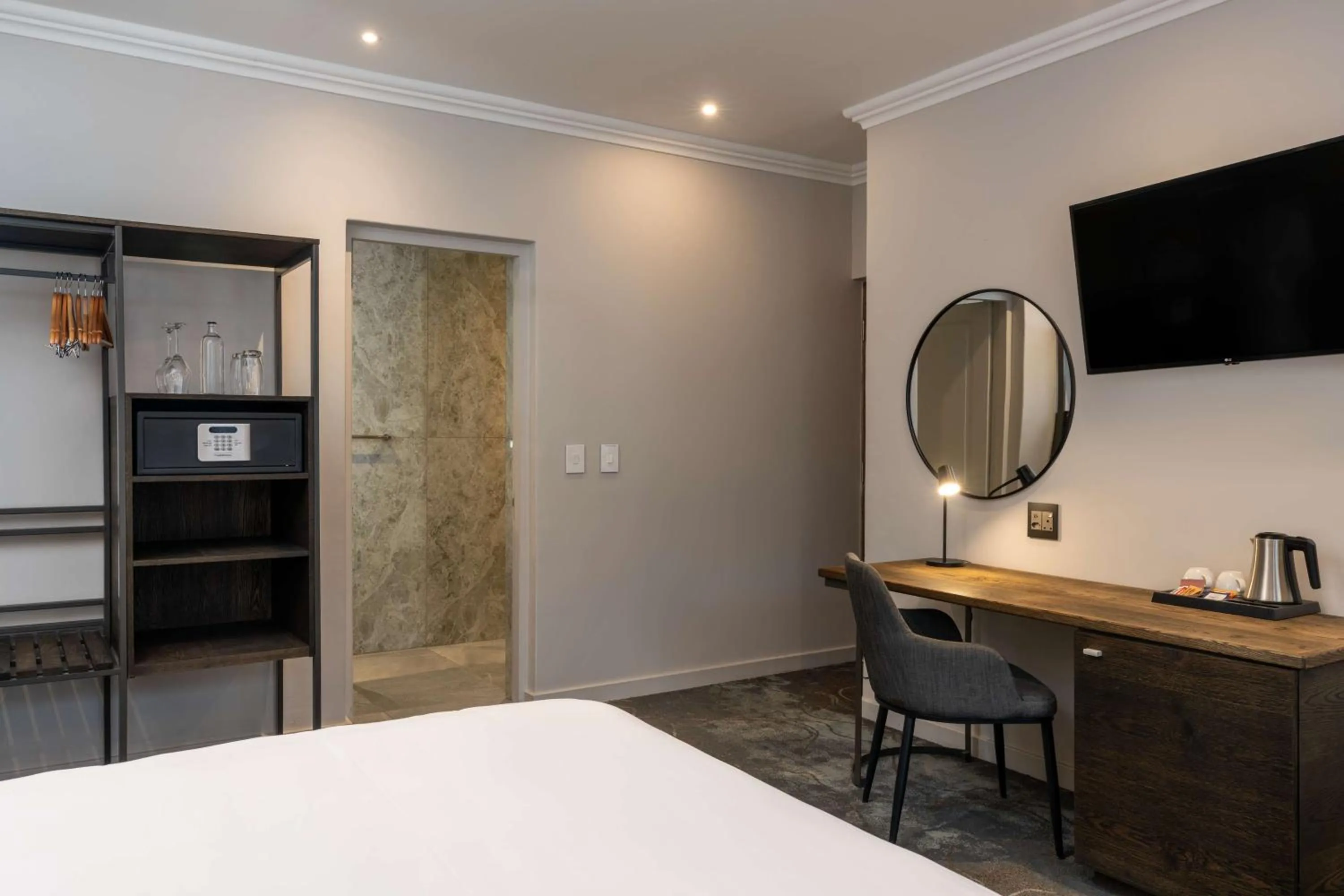Bedroom, Bed in Radisson Hotel and Convention Centre OR Tambo Airport