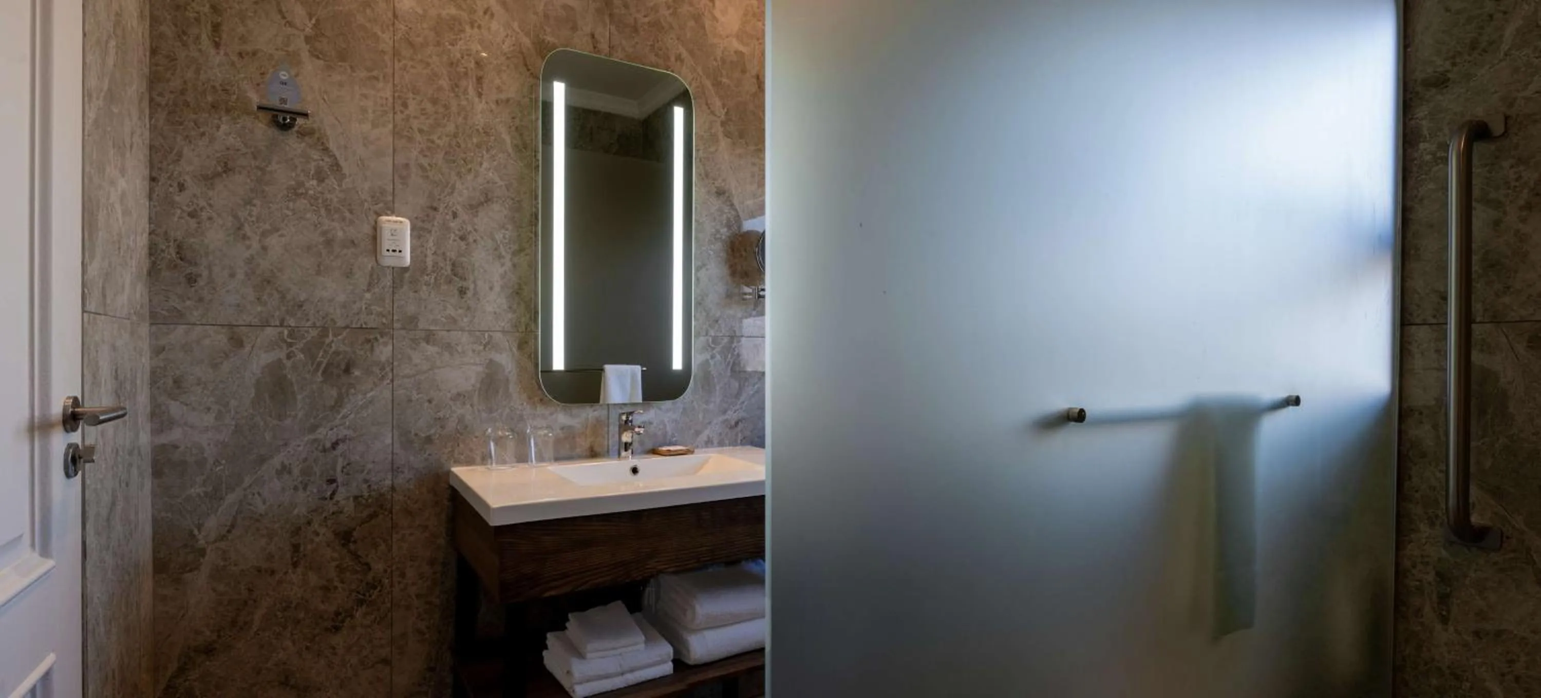 Bathroom in Radisson Hotel and Convention Centre OR Tambo Airport