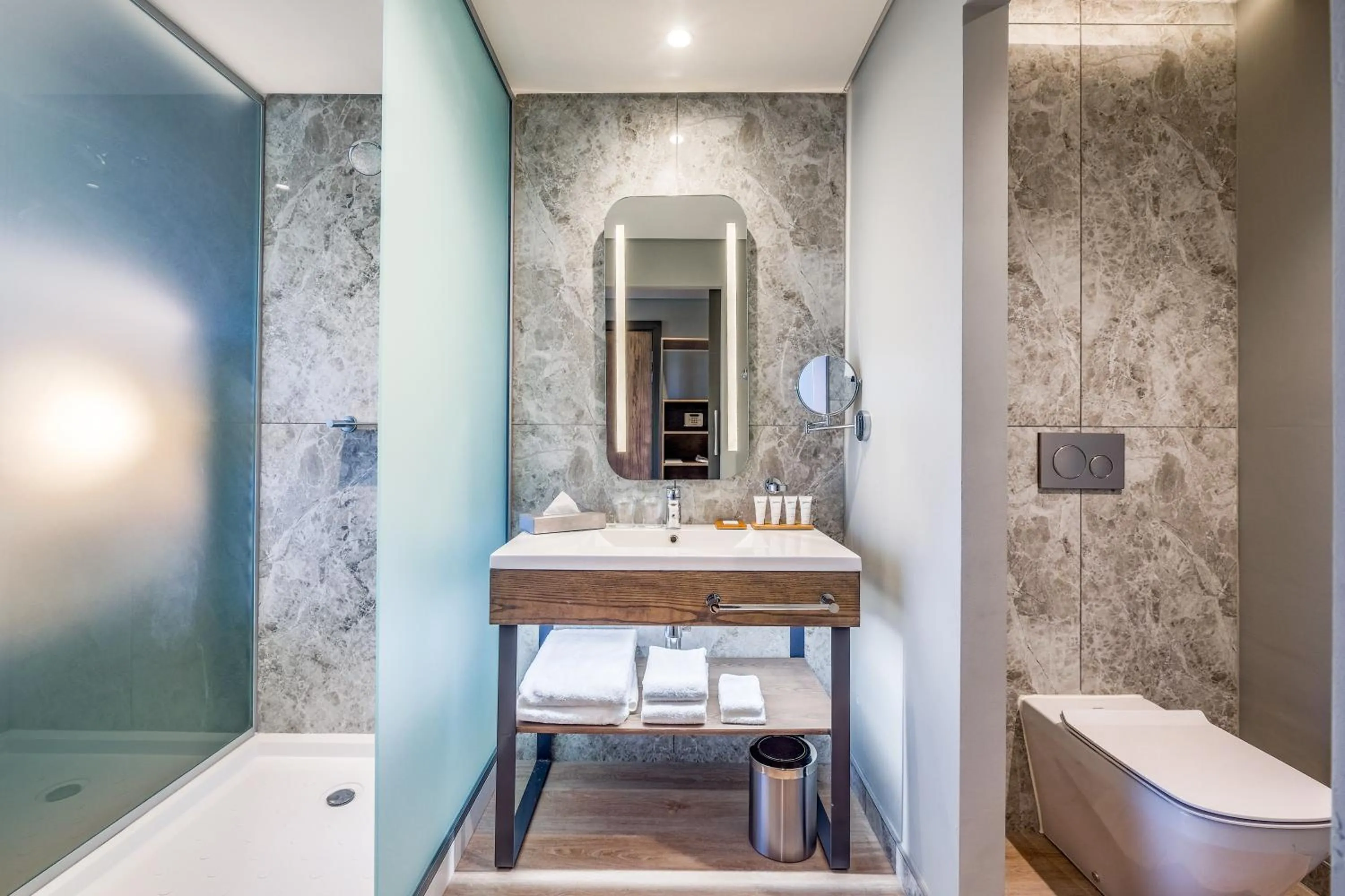 Shower in Radisson Hotel and Convention Centre OR Tambo Airport