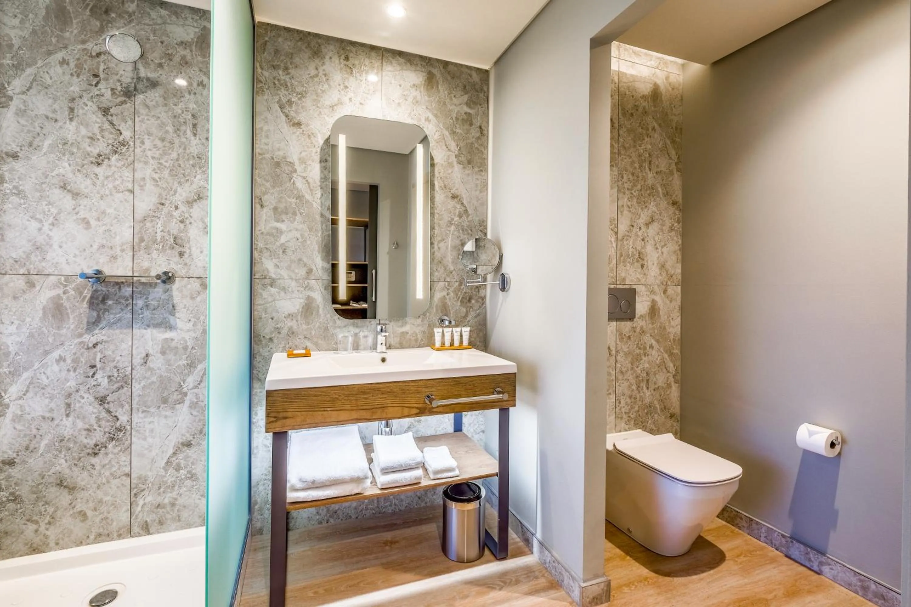 Shower in Radisson Hotel and Convention Centre OR Tambo Airport