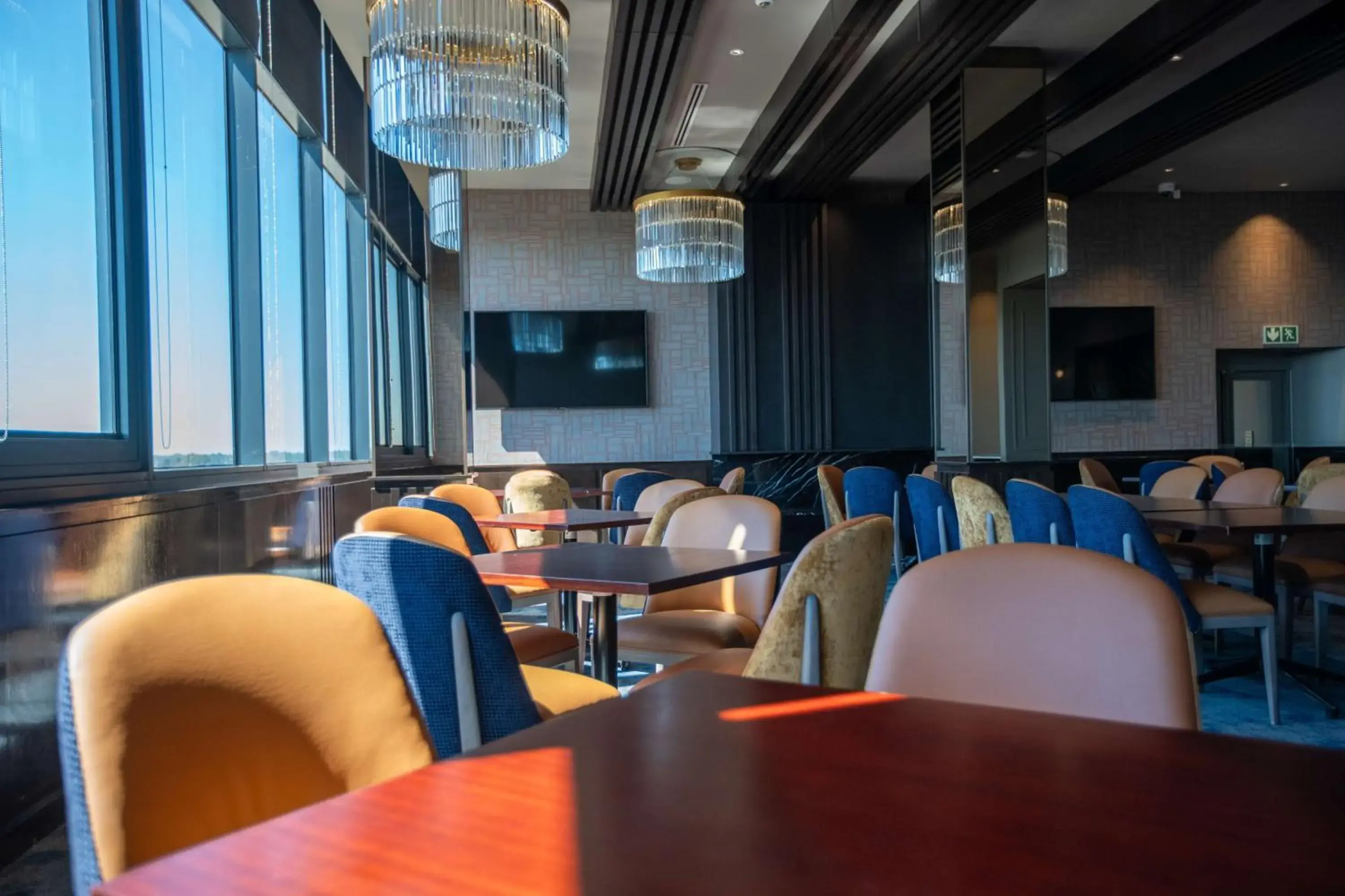 Restaurant/places to eat in Radisson Hotel and Convention Centre OR Tambo Airport Restaurant/places to eat in Radisson Hotel and Convention Centre OR Tambo Airport