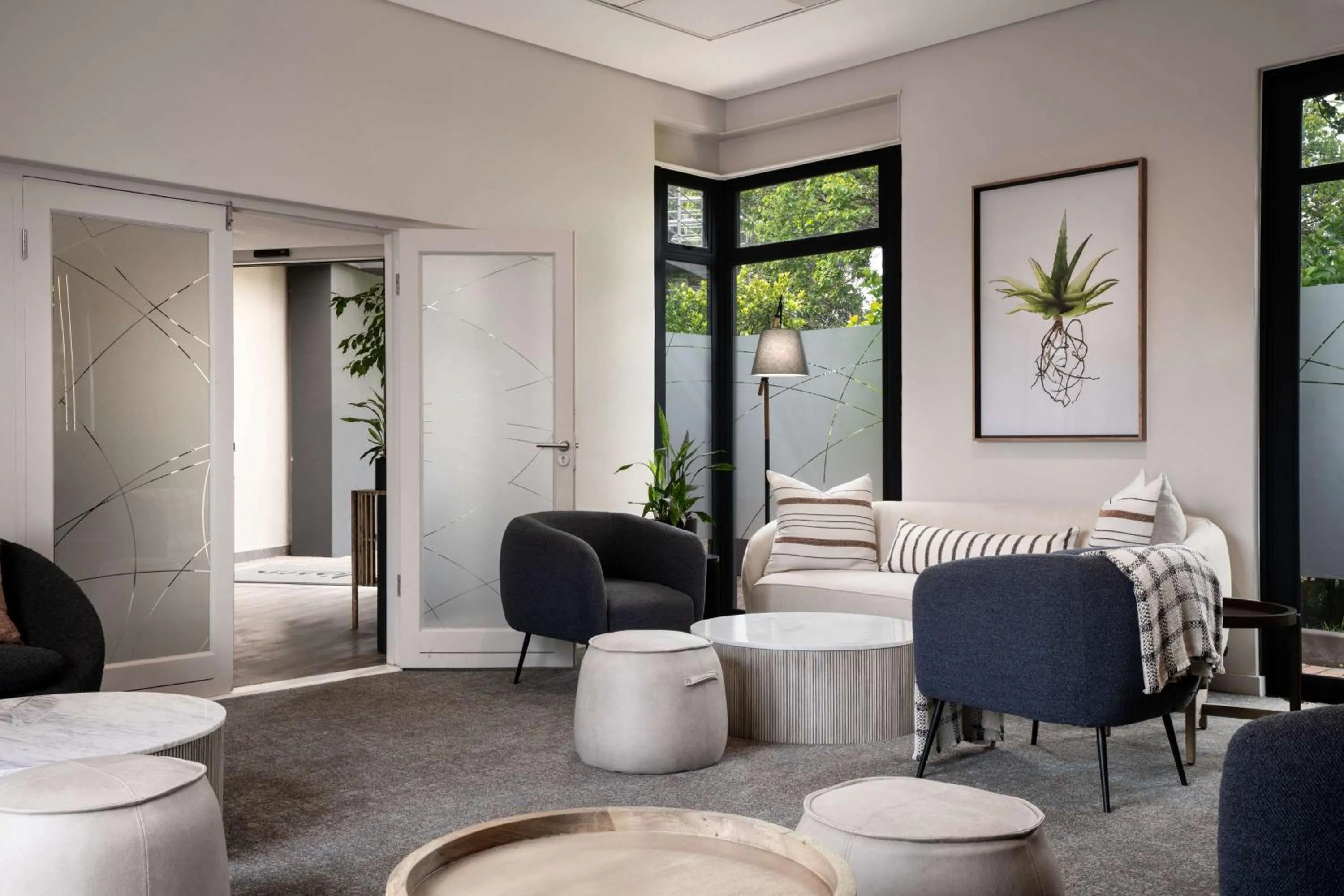 Lounge or bar in Radisson Hotel and Convention Centre OR Tambo Airport