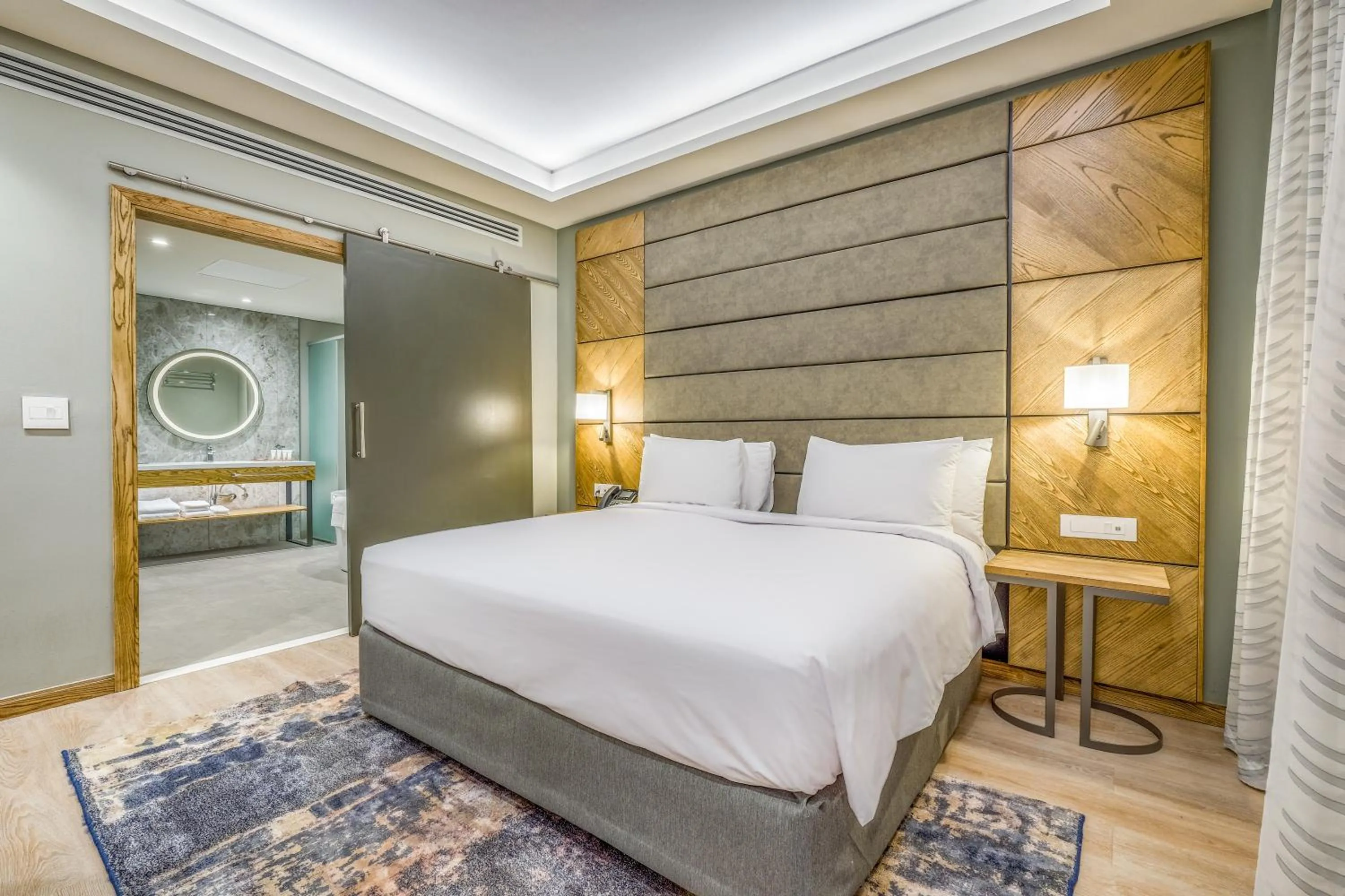 Bedroom, Bed in Radisson Hotel and Convention Centre OR Tambo Airport