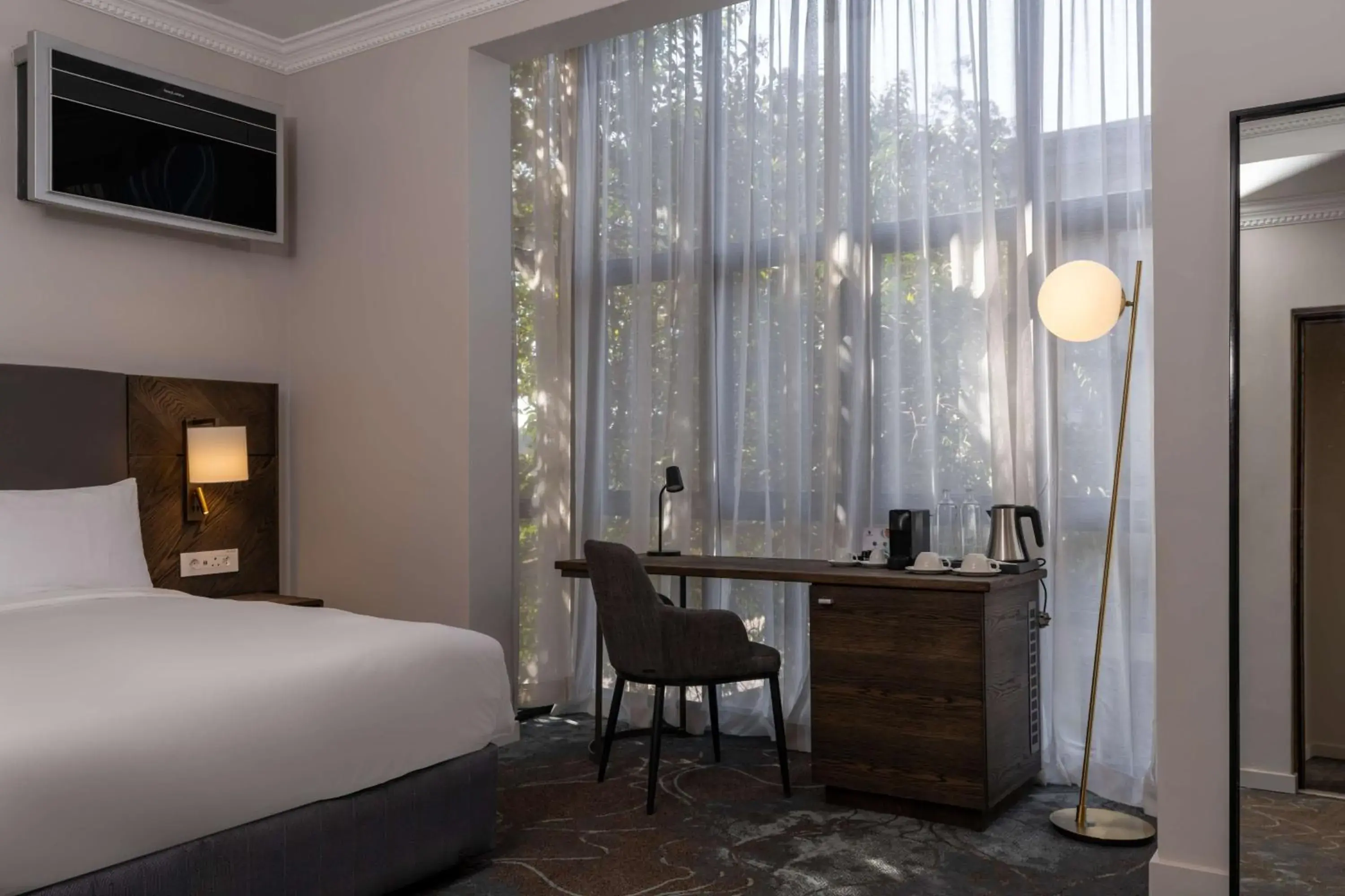 View (from property/room), Bed in Radisson Hotel and Convention Centre OR Tambo Airport View (from property/room), Bed in Radisson Hotel and Convention Centre OR Tambo Airport