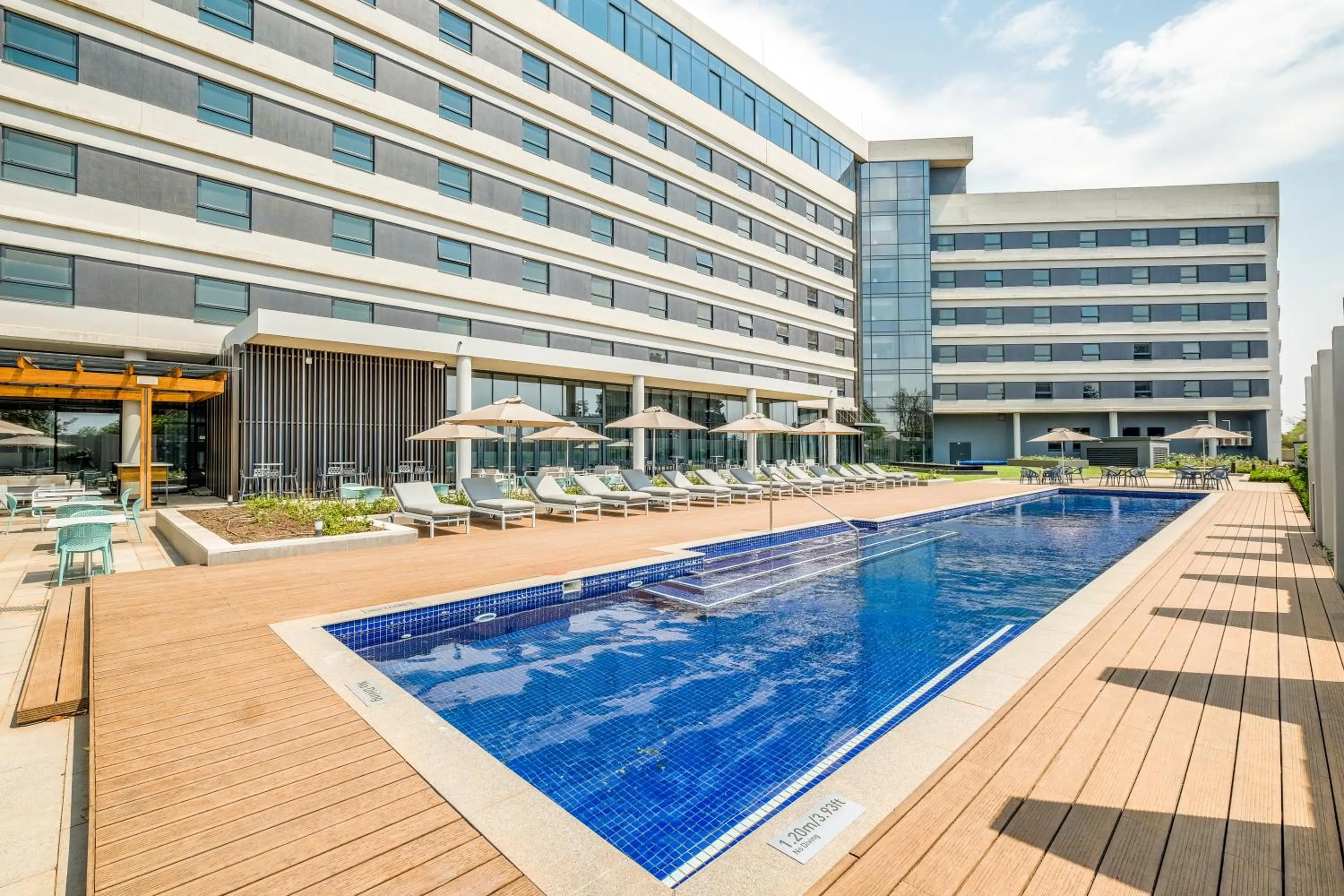 Swimming pool in Radisson Hotel and Convention Centre OR Tambo Airport