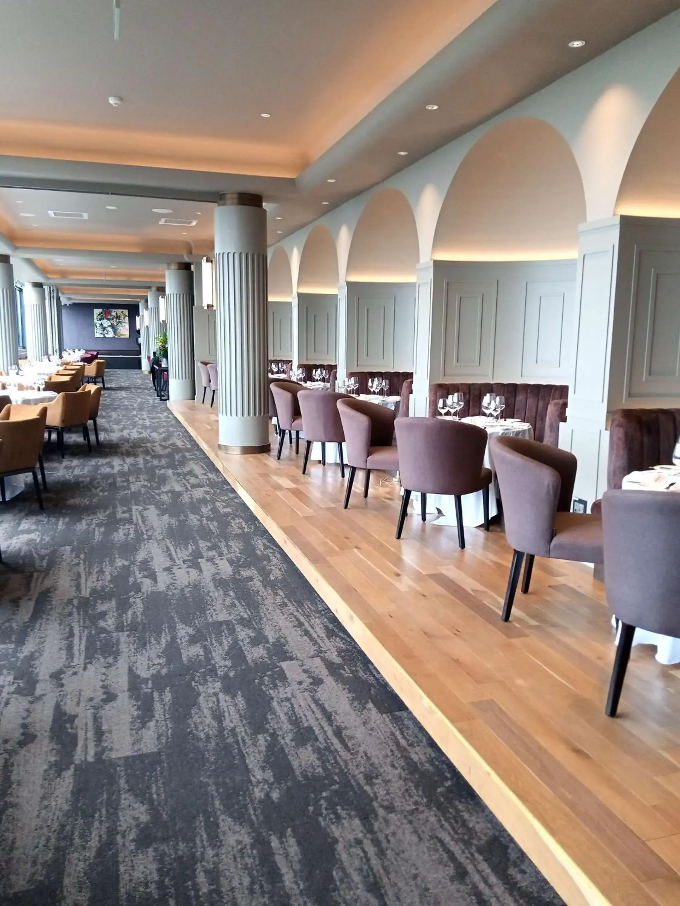 Restaurant/places to eat in Radisson Hotel and Convention Centre OR Tambo Airport Restaurant/places to eat in Radisson Hotel and Convention Centre OR Tambo Airport