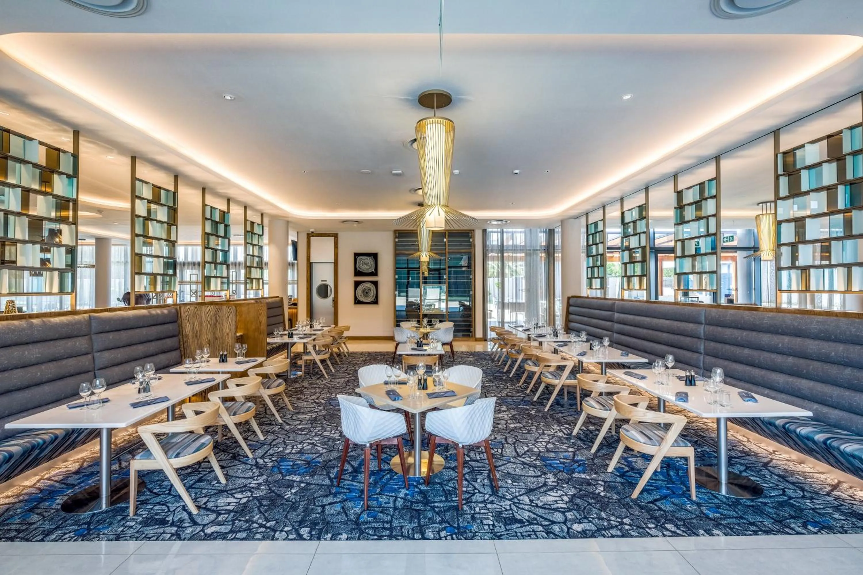 Restaurant/places to eat in Radisson Hotel and Convention Centre OR Tambo Airport