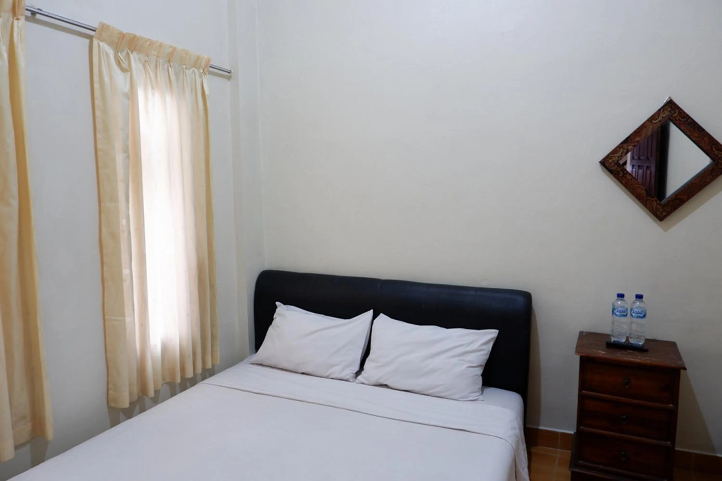 Bed in Khresna Guest House Malioboro Mitra RedDoorz