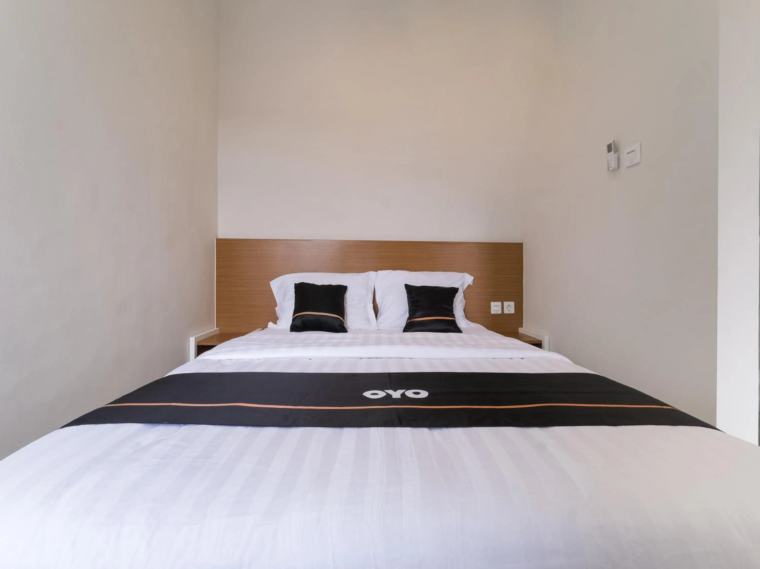 Bedroom in Super OYO Collection O 90023 Damar Kusumo Guest House