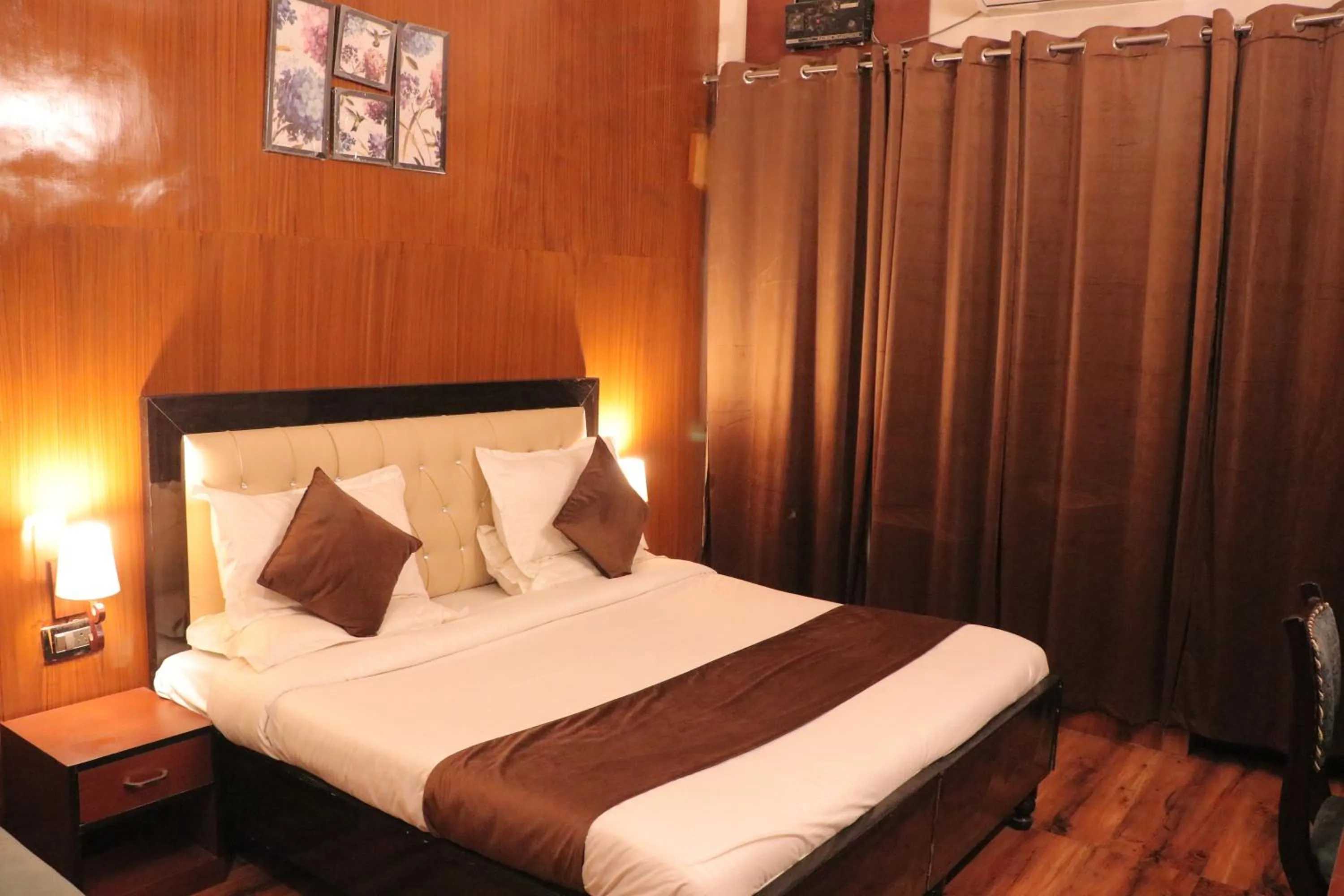 Bedroom, Bed in Hotel Rajat Residency Bijnor