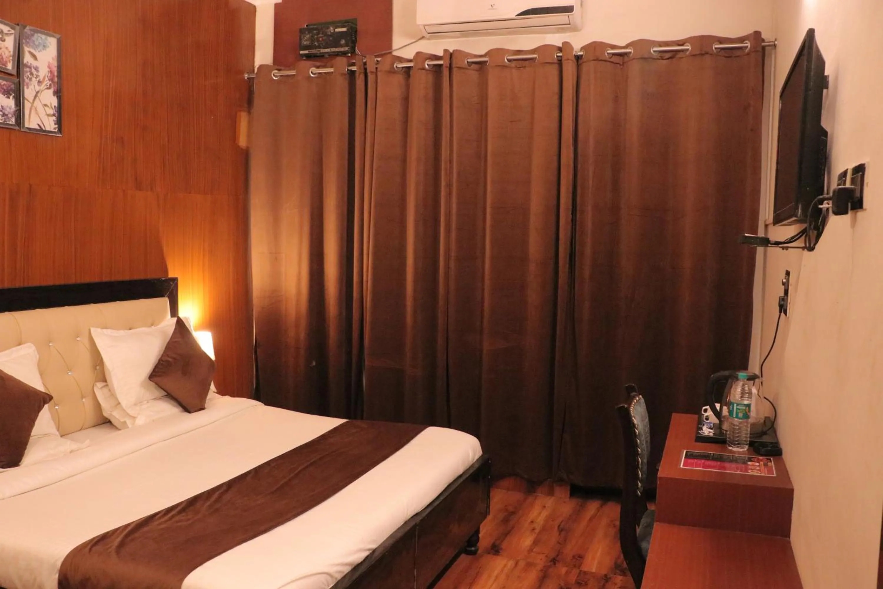 Bedroom, Bed in Hotel Rajat Residency Bijnor