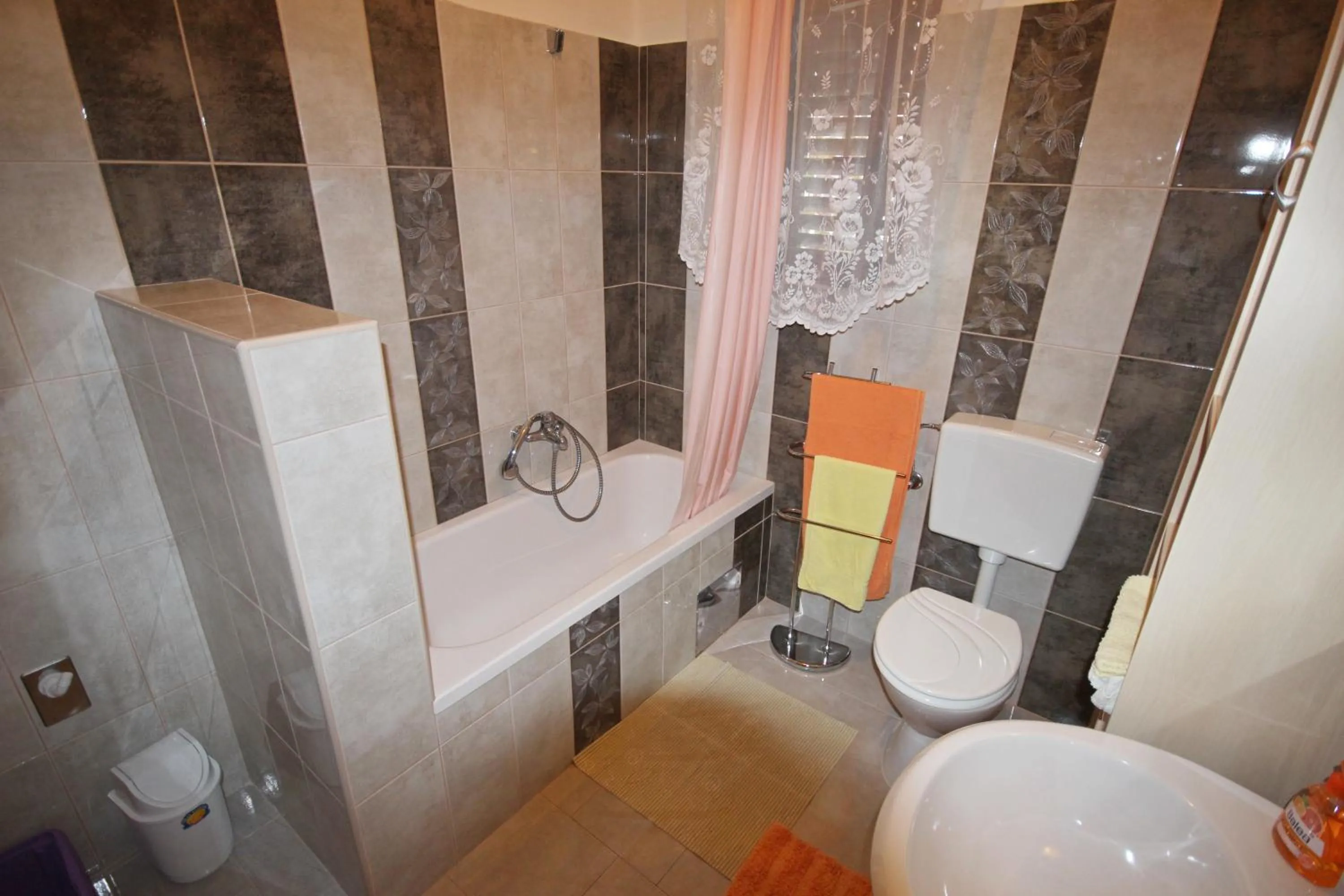 Shower in Cosy apartment 5min to beach Mirela Borik