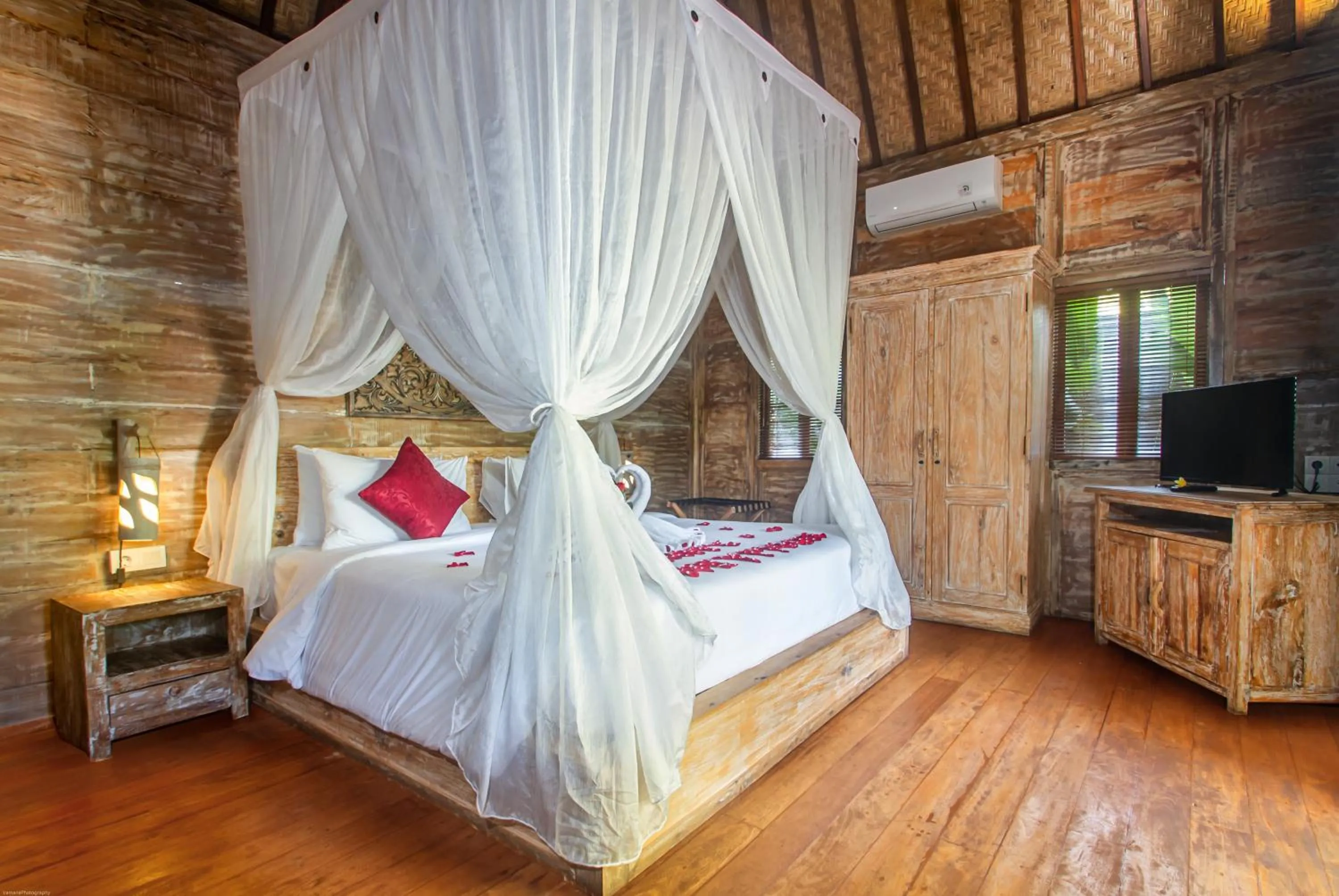 TV and multimedia, Bed in Aswanaya Villas Ubud
