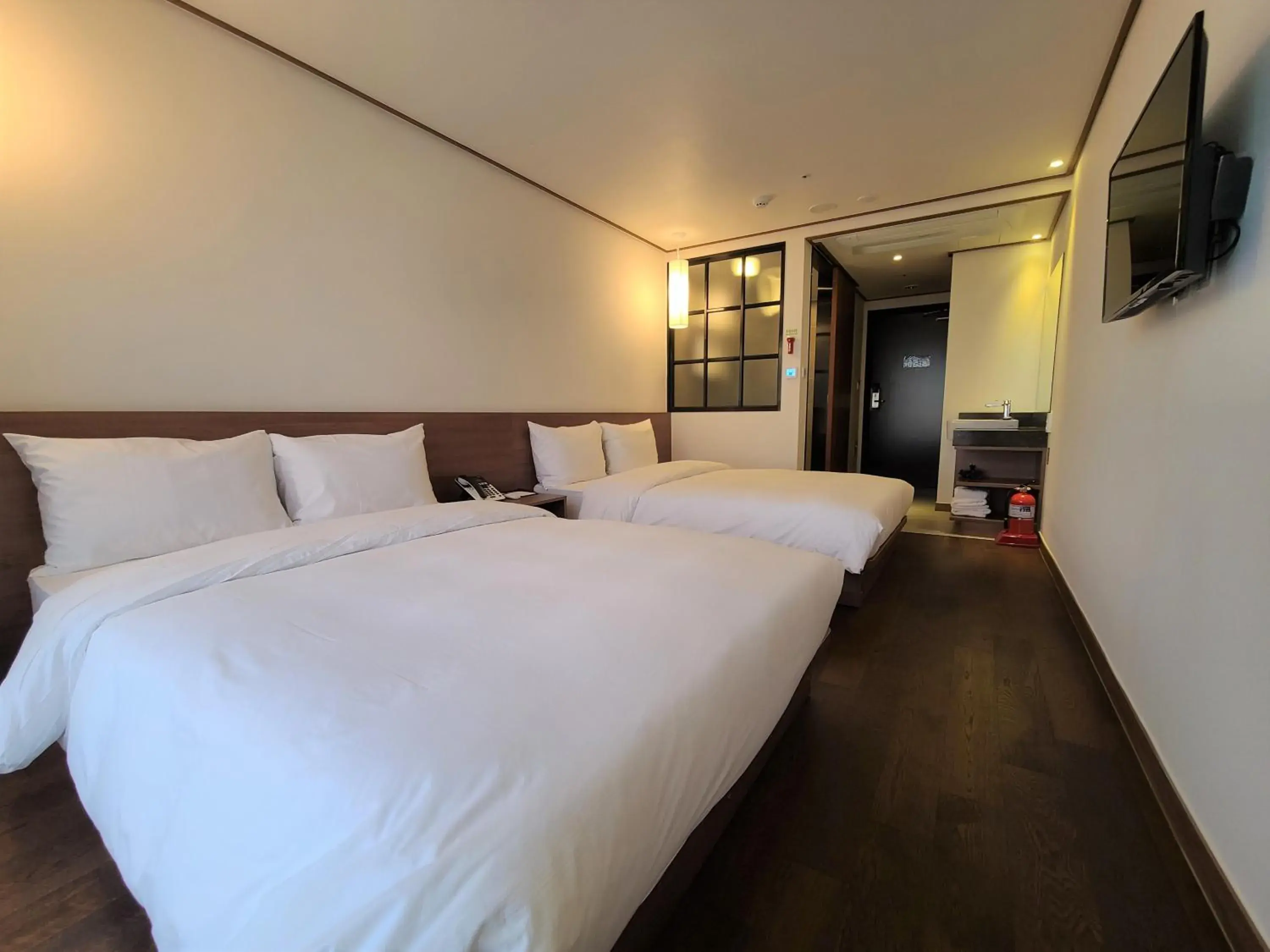 Photo of the whole room, Bed in Tamara Jeju hotel Photo of the whole room, Bed in Tamara Jeju hotel