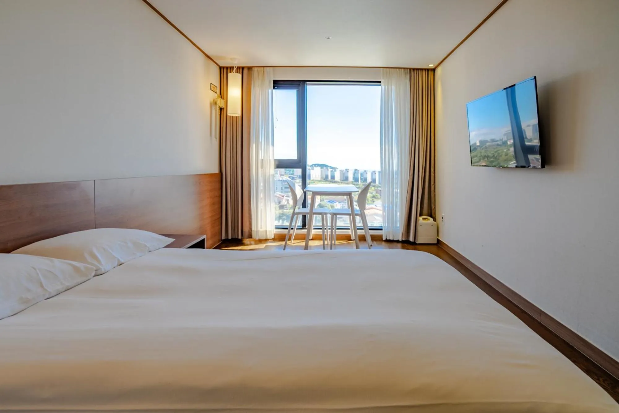 Photo of the whole room, Bed in Tamara Jeju hotel