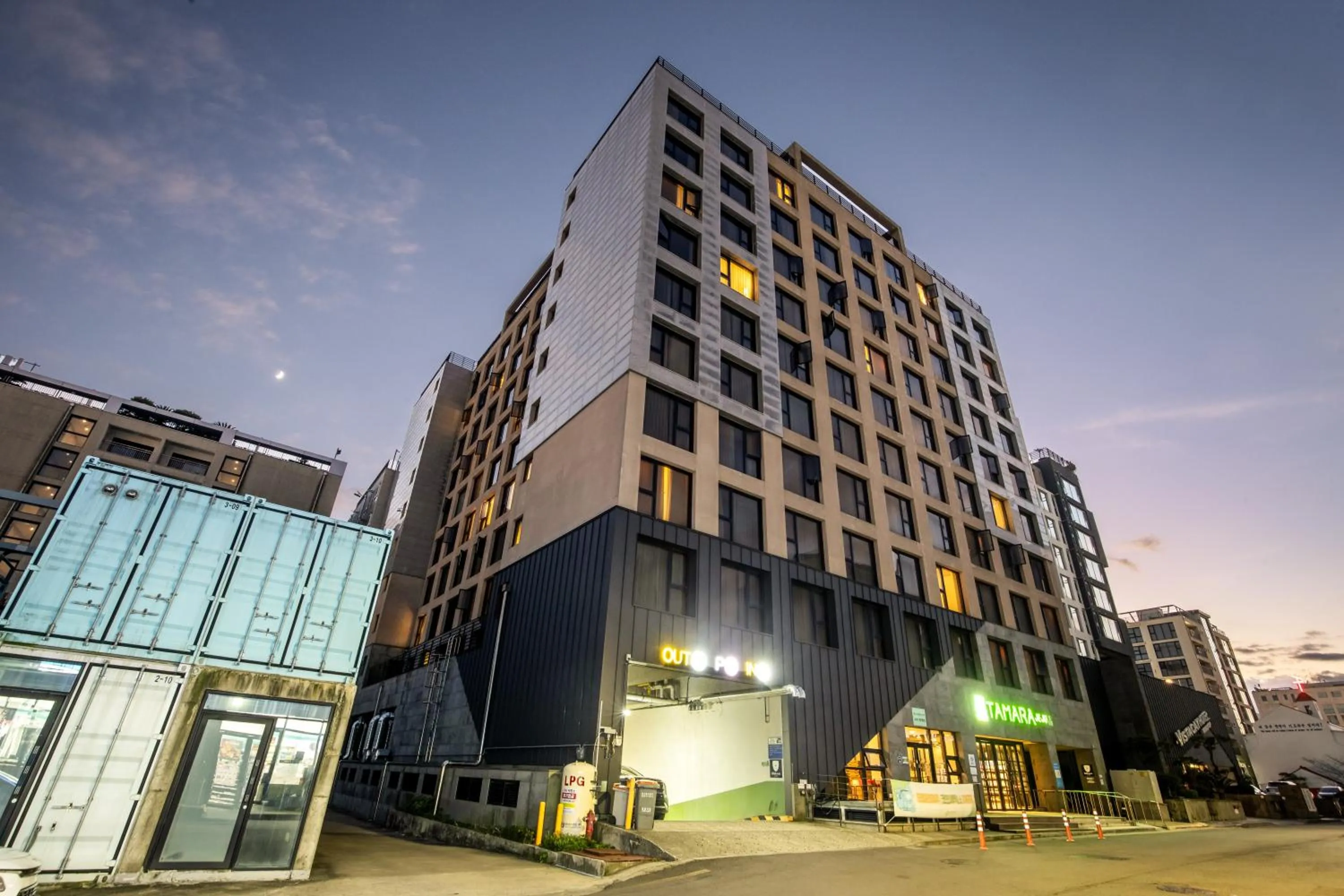 Facade/entrance in Tamara Jeju hotel