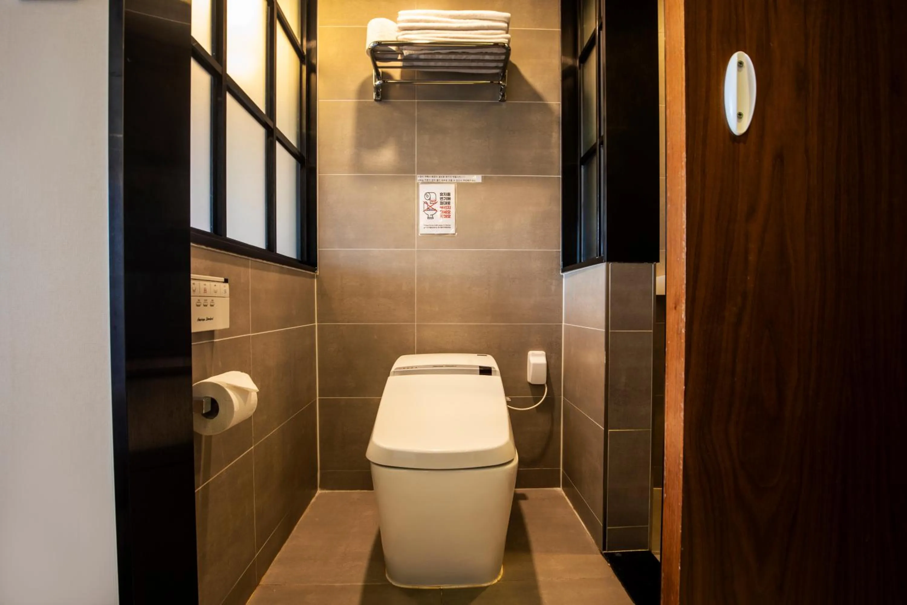 Toilet in Tamara Jeju hotel