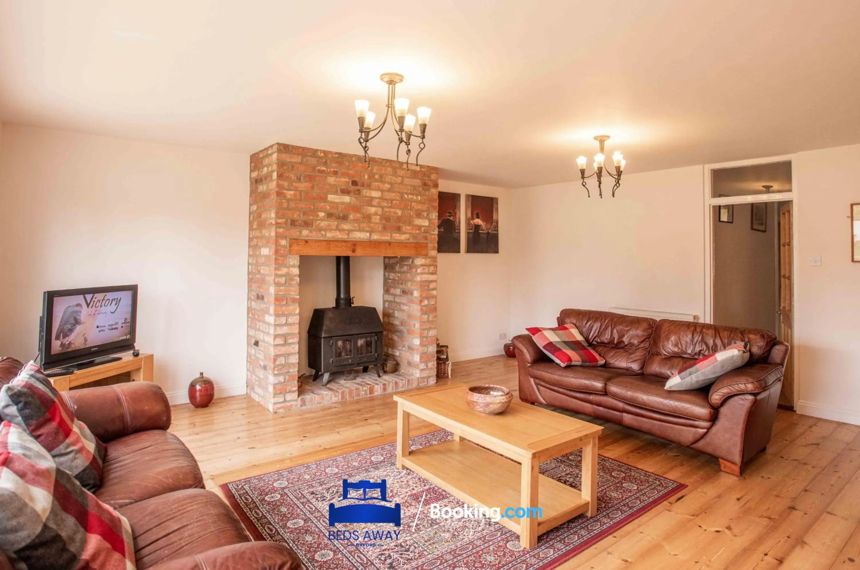 Tolkien View House in Oxford By Beds Away Short Lets & Serviced Accommodation With Outdoor Fireplace & Free Private Parking