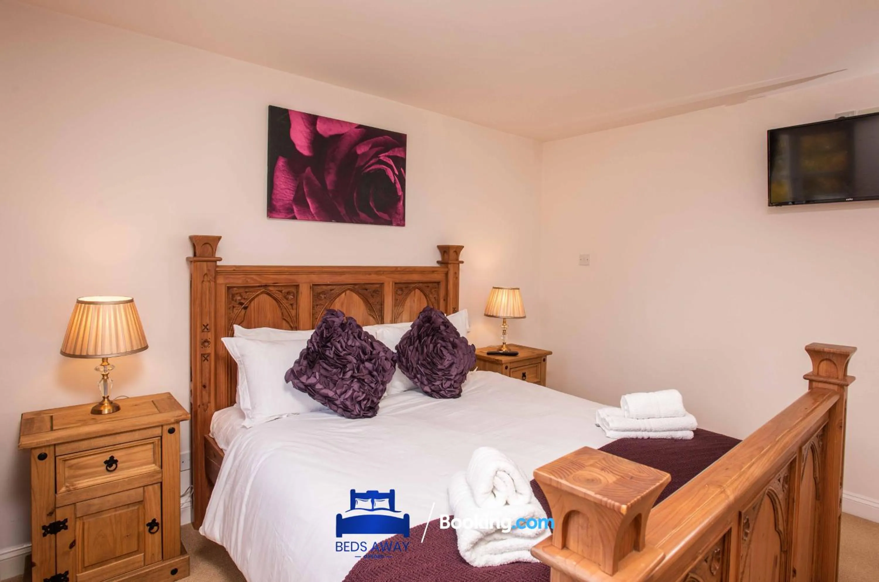 Tolkien View House in Oxford By Beds Away Short Lets & Serviced Accommodation With Outdoor Fireplace & Free Private Parking