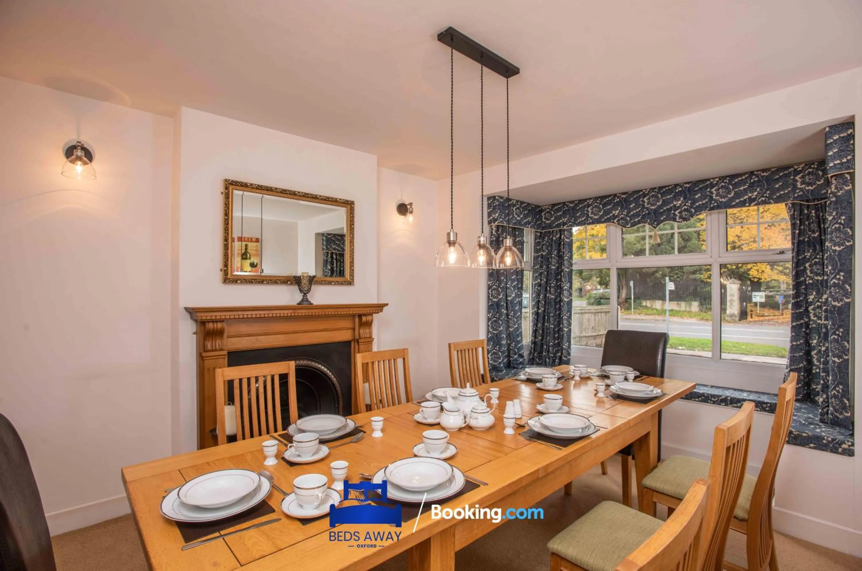 Tolkien View House in Oxford By Beds Away Short Lets & Serviced Accommodation With Outdoor Fireplace & Free Private Parking