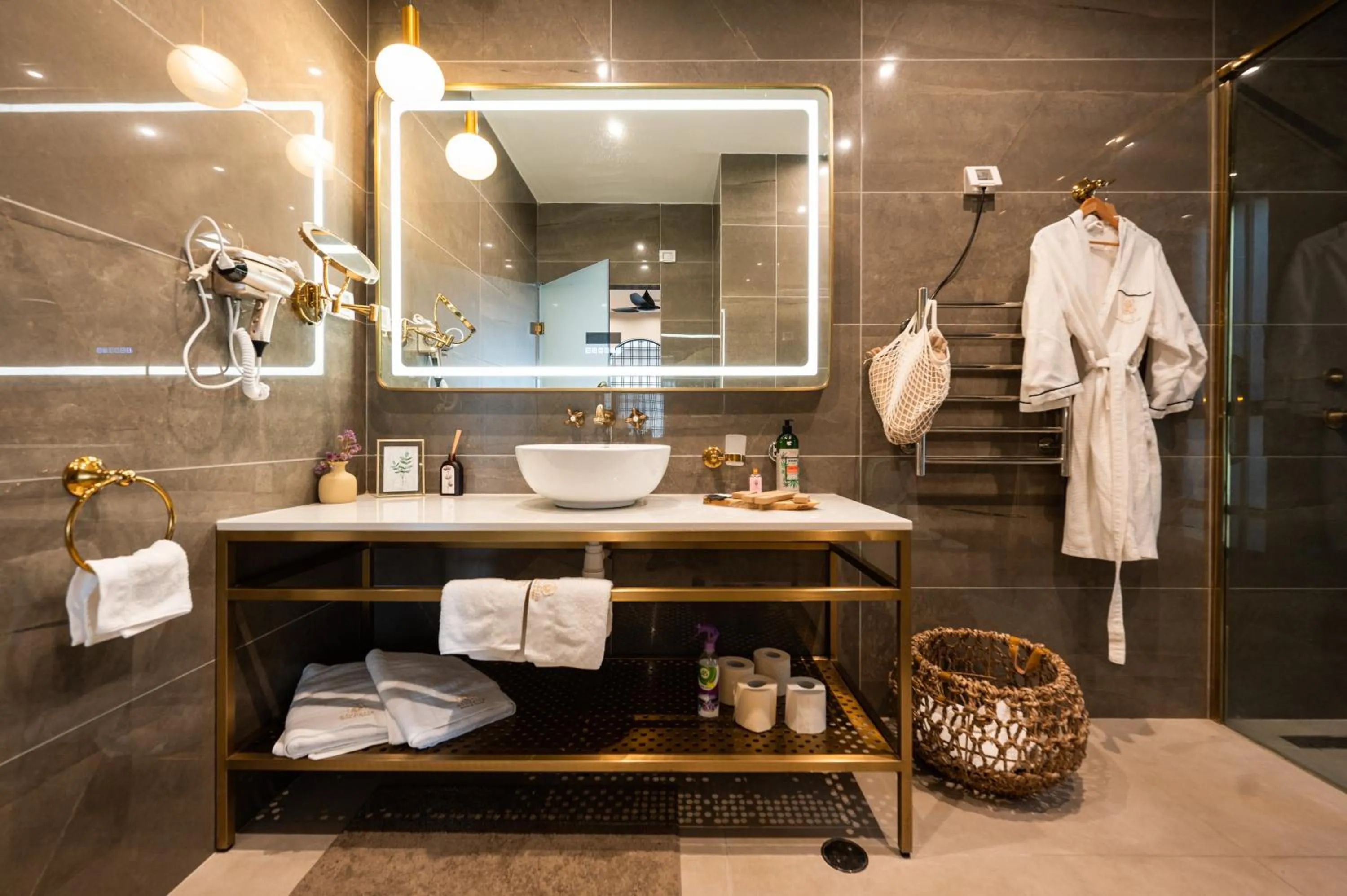 Bathroom in Alonella