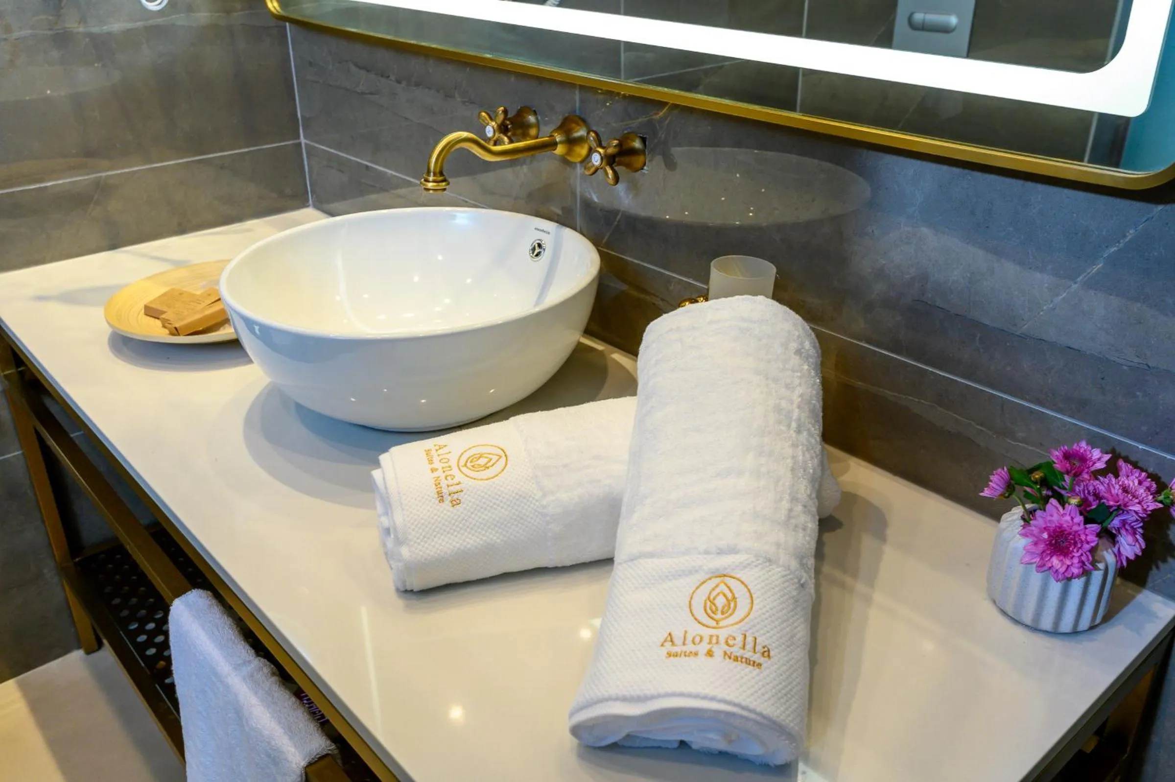 Bathroom in Alonella