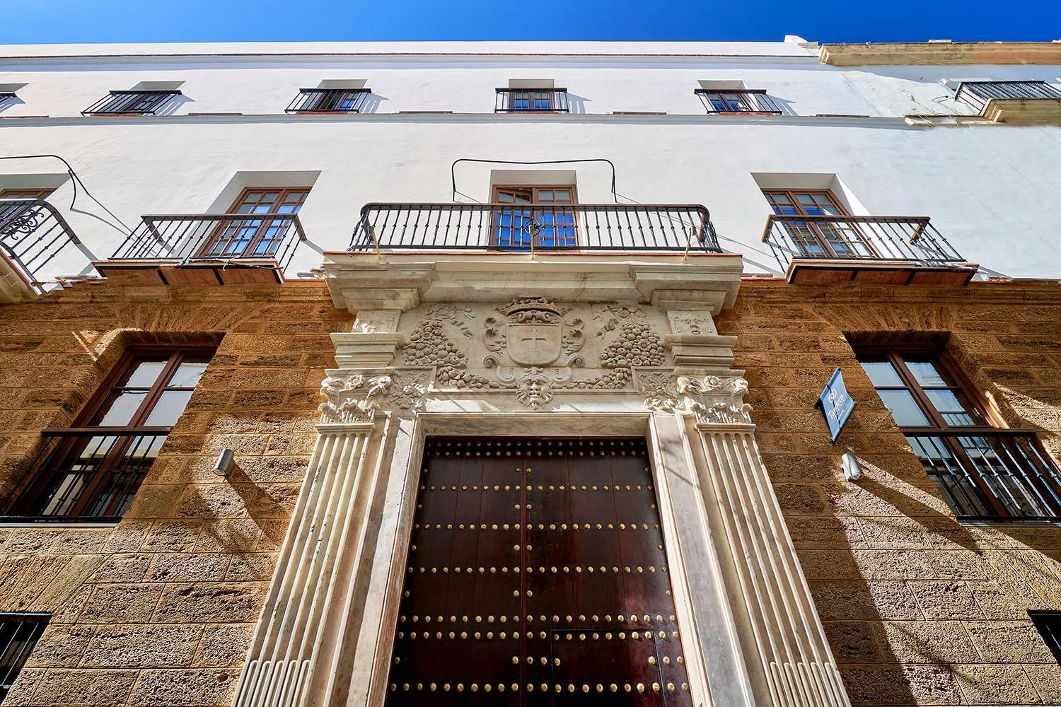 Facade/entrance in Tandem Torres de Cádiz Suites