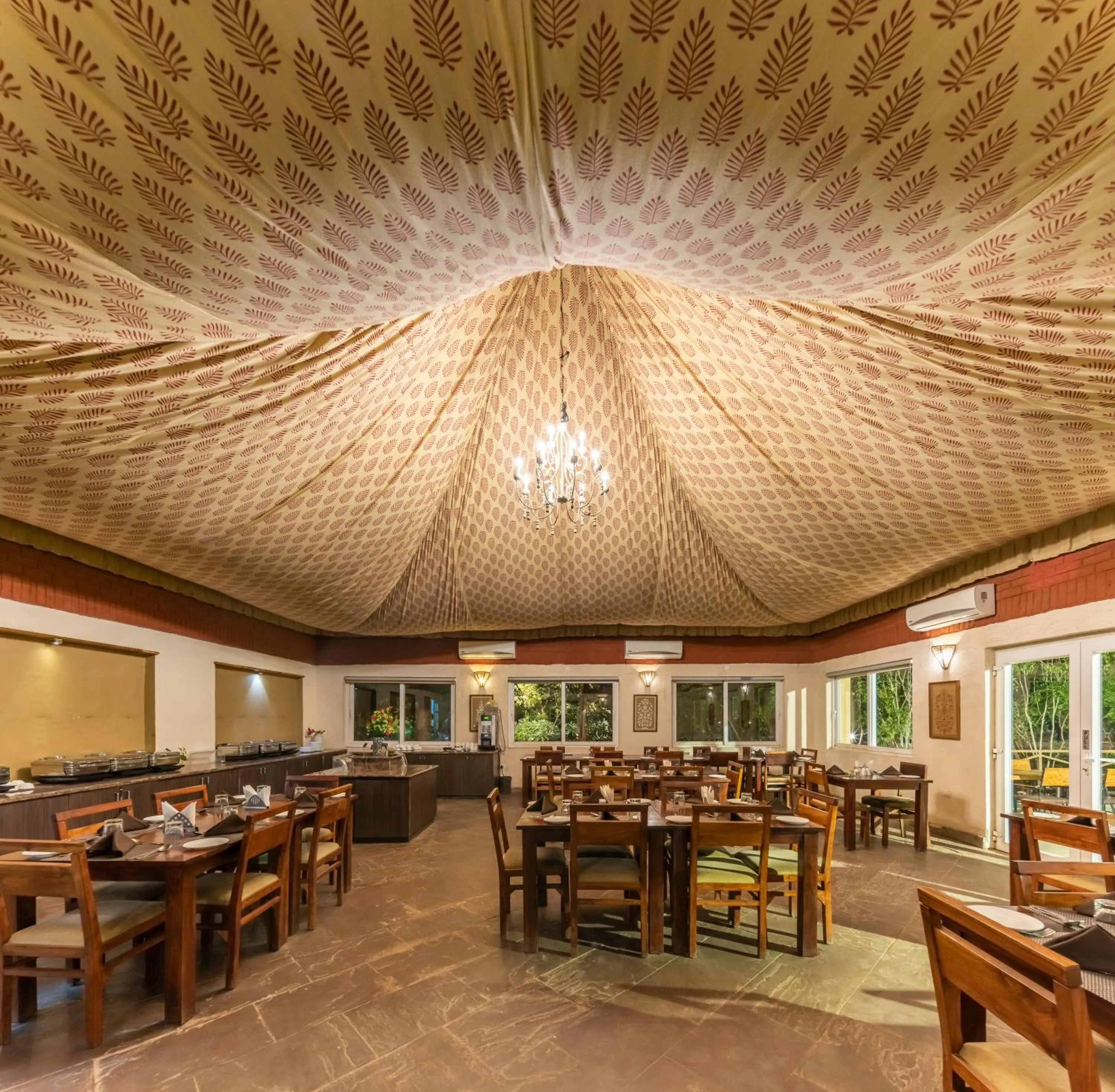 Restaurant/places to eat in Vanaashrya Resort and Spa Sariska