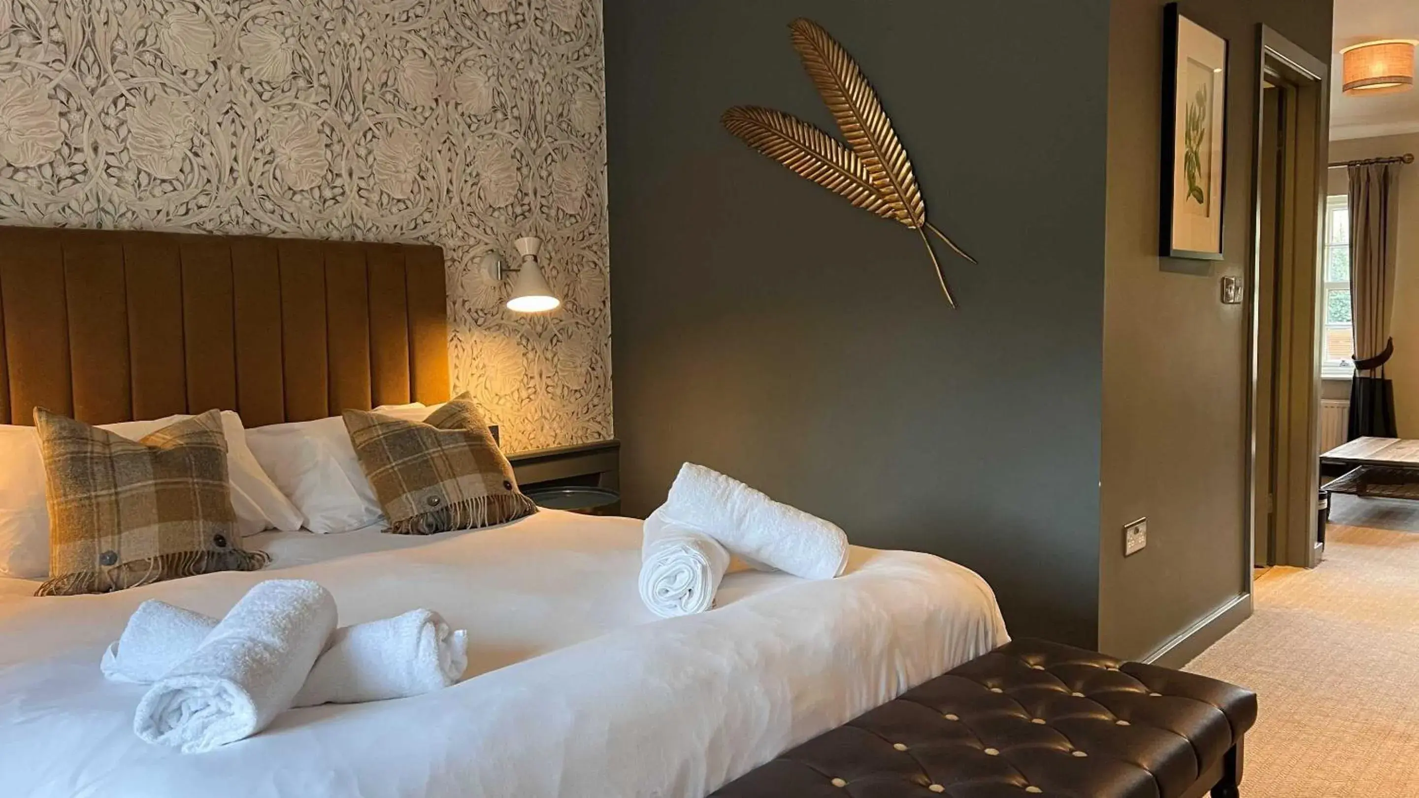 Deluxe King Room in The Forresters Arms Kilburn Deluxe King Room in The Forresters Arms Kilburn