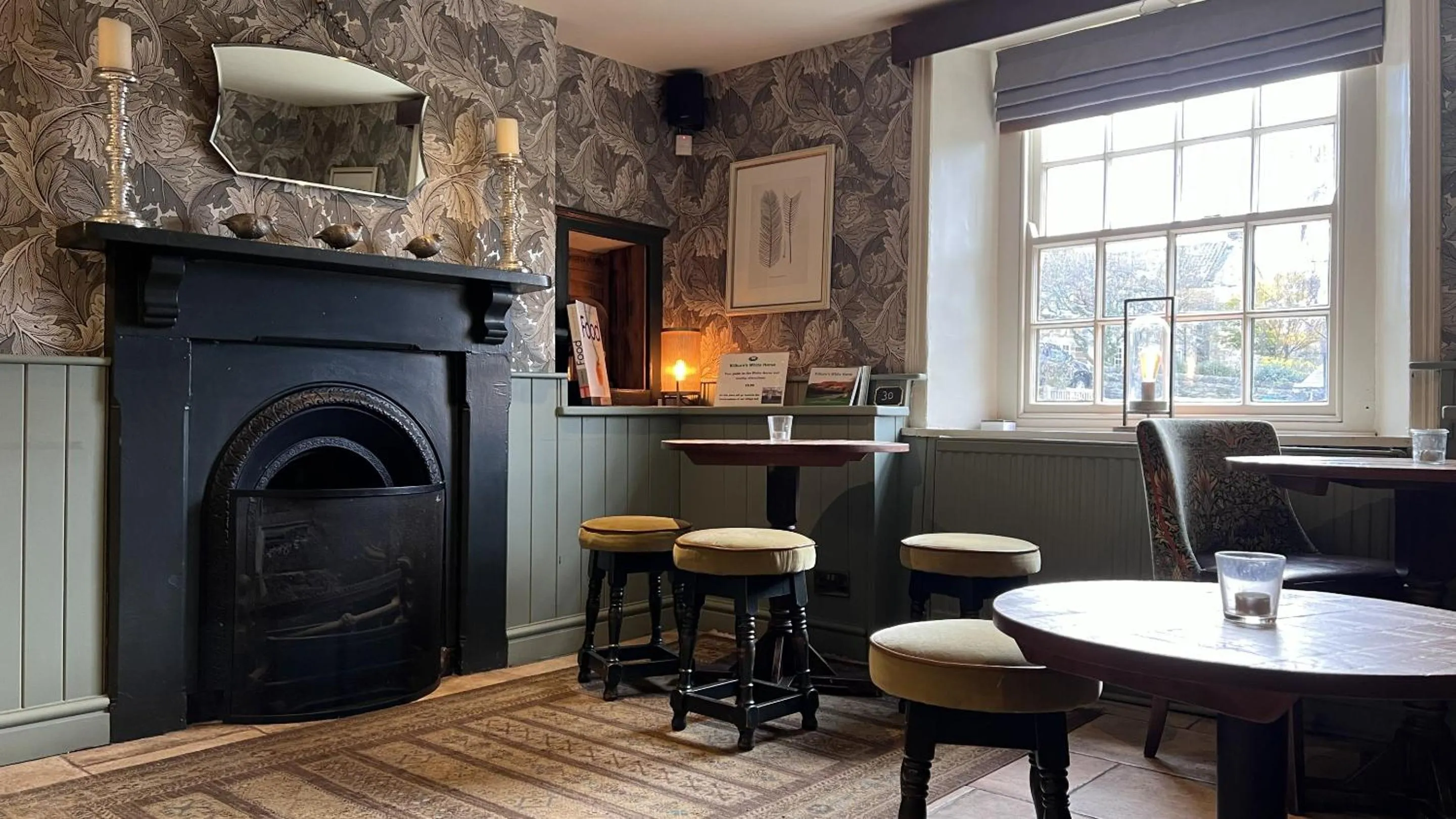 Facade/entrance in The Forresters Arms Kilburn