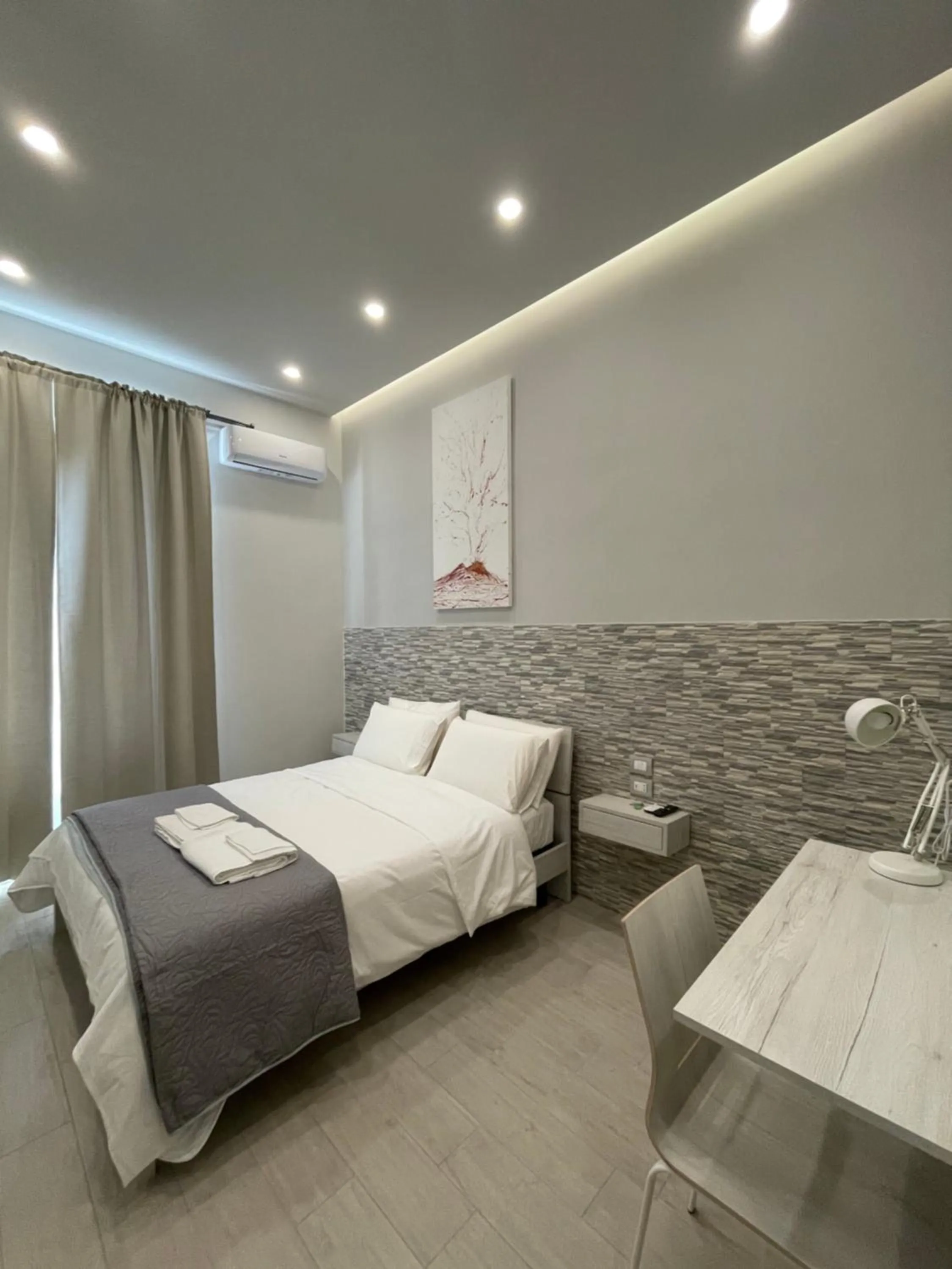 Bed in Naptown Rooms