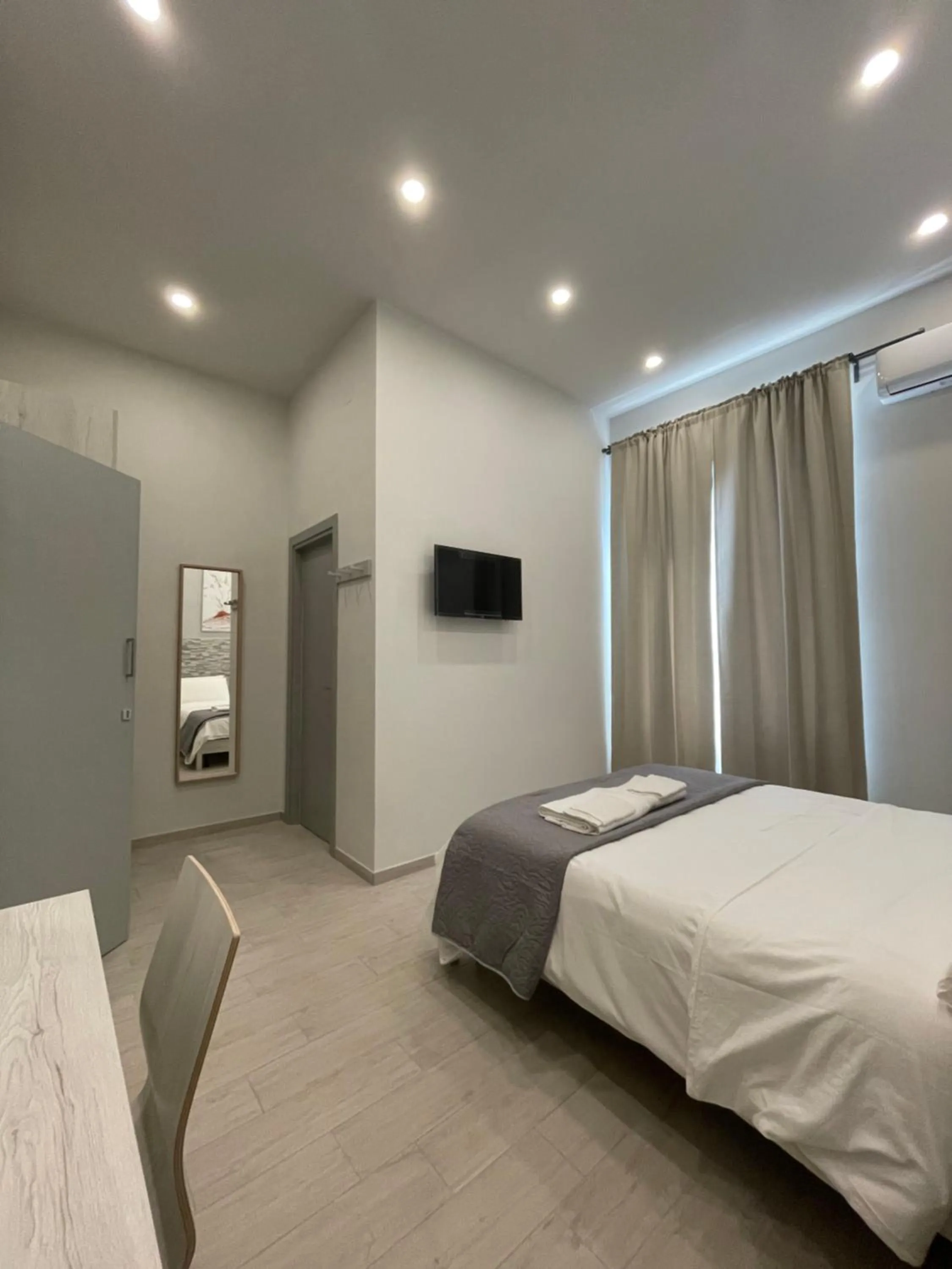 Bed in Naptown Rooms