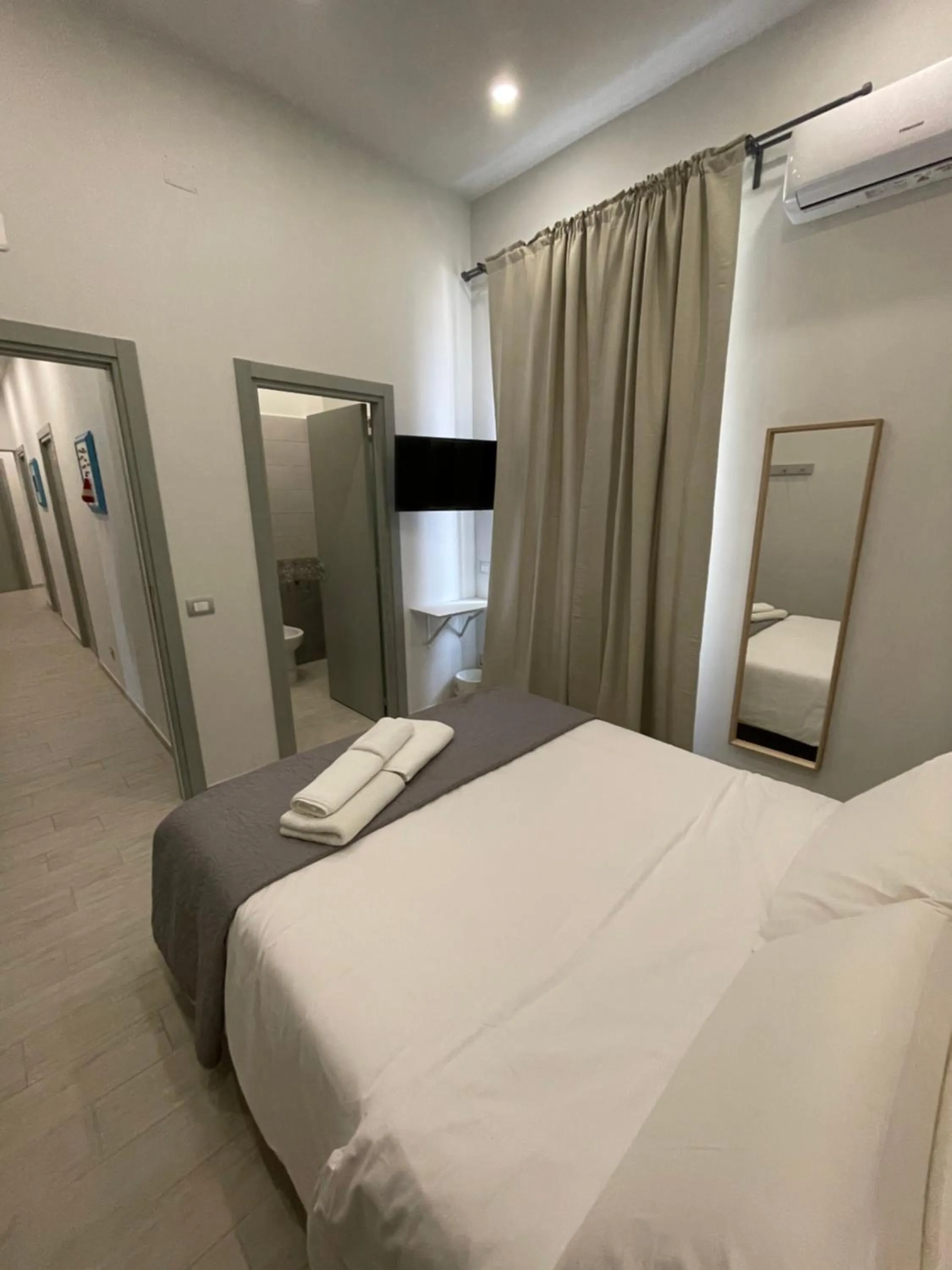 Bed in Naptown Rooms