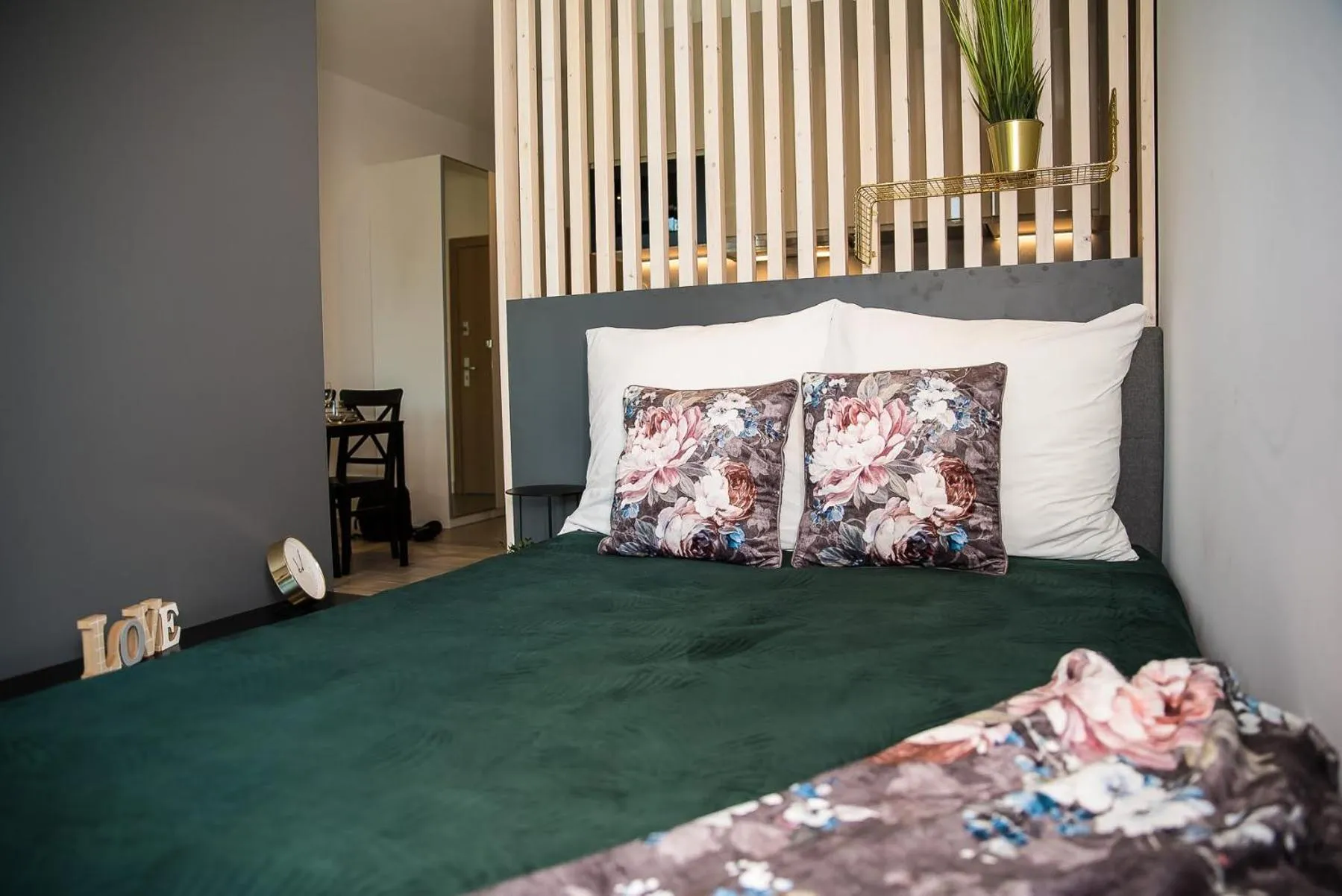 Bed in EASY RENT Apartments -BUSINESS CENTER 39