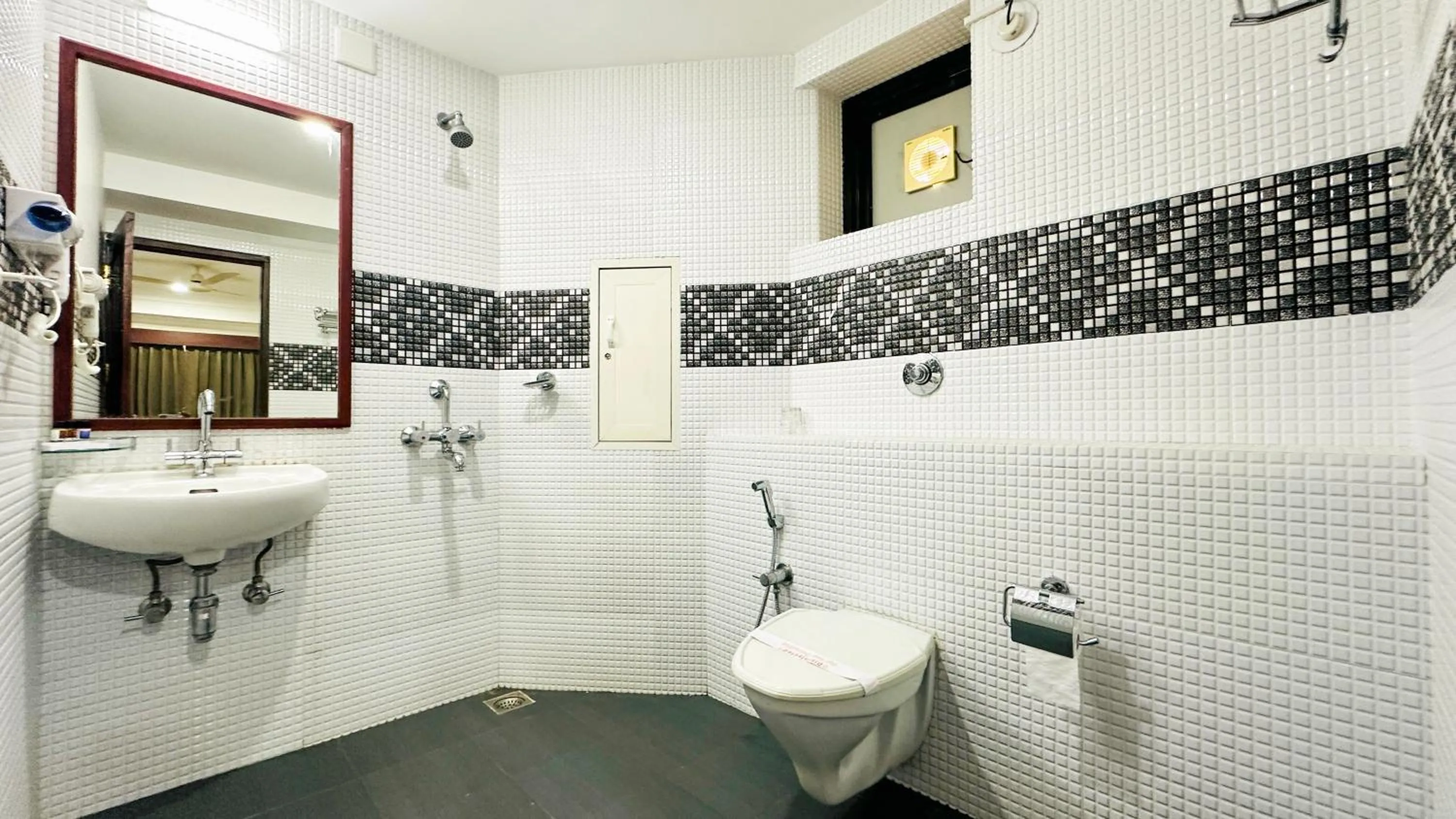 Bathroom in Hotel Prasanth