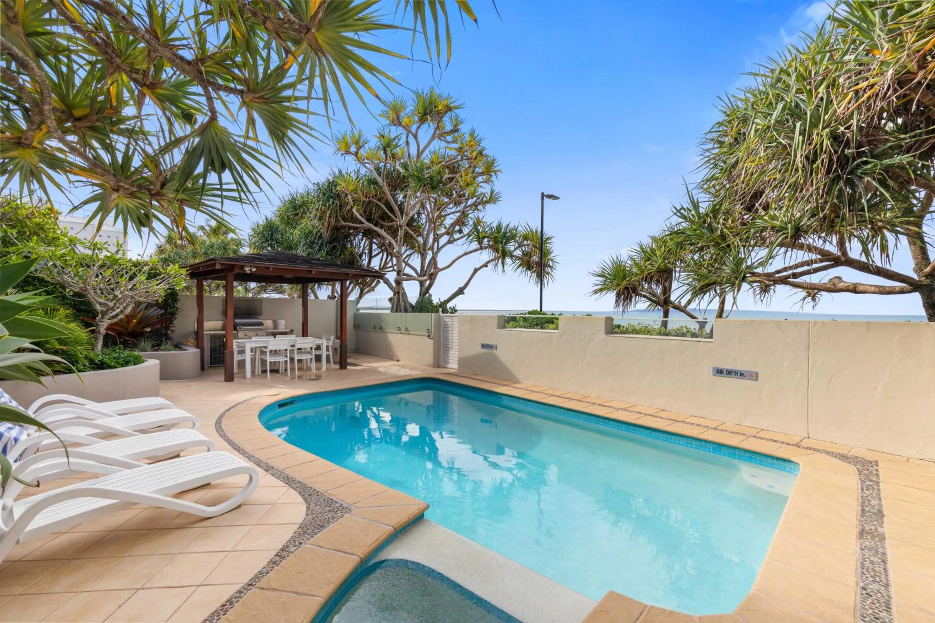 Portofino 1 - Beachfront Apartment Noosa Heads