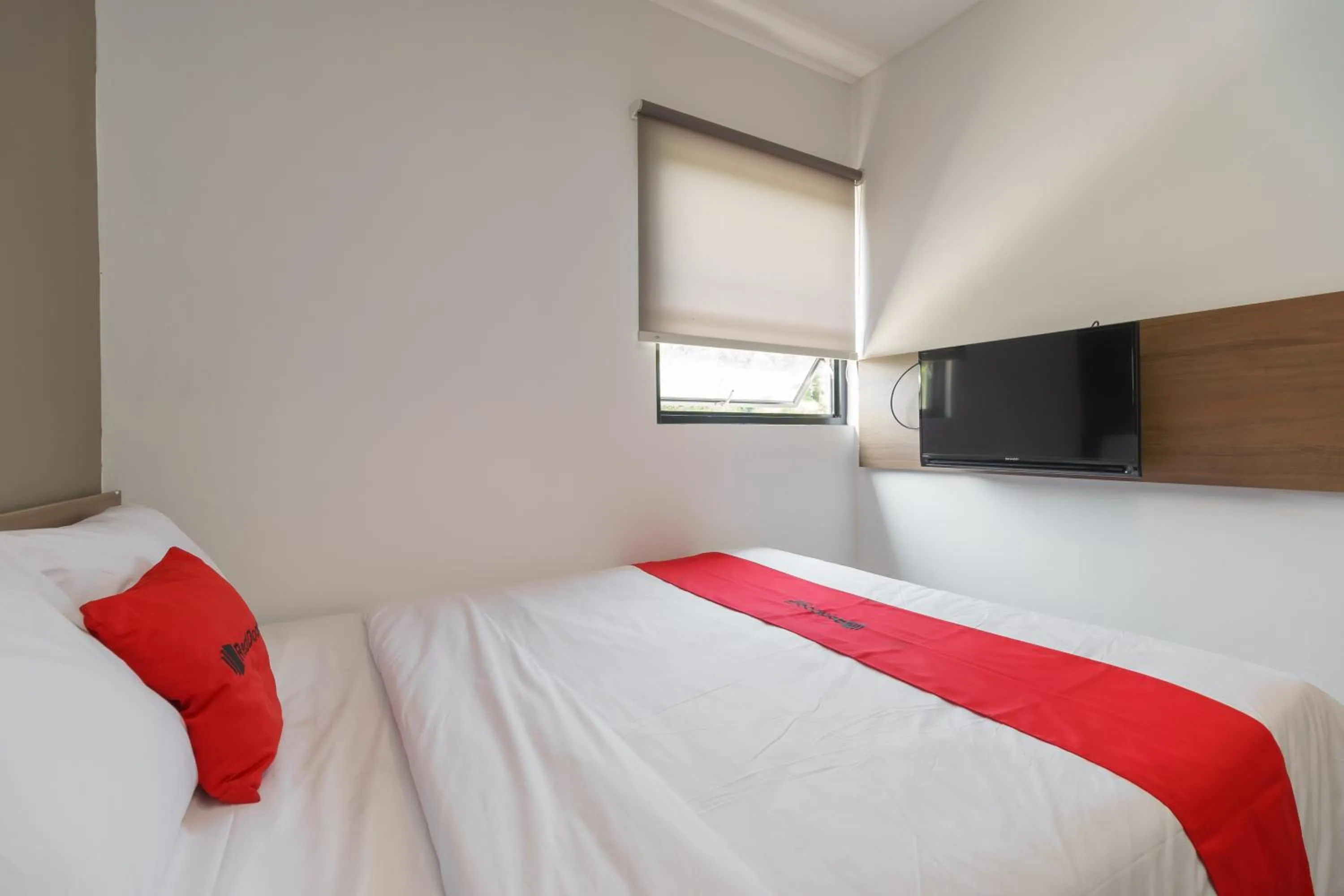 Bed in RedDoorz Syariah near Rumah Sakit Medika Dramaga