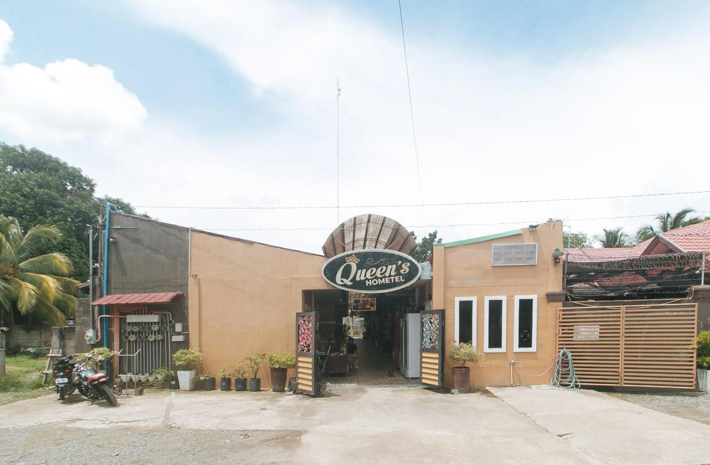 Property building in RedDoorz at Queens Hometel