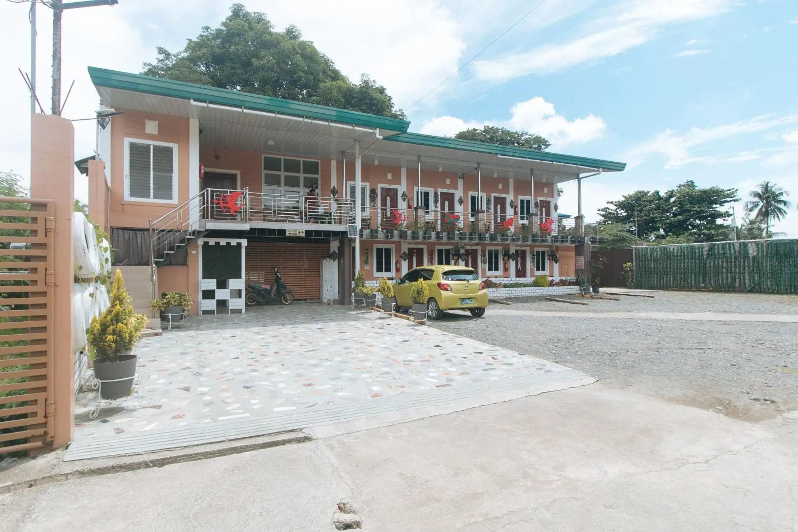 RedDoorz at Queens Hometel RedDoorz at Queens Hometel