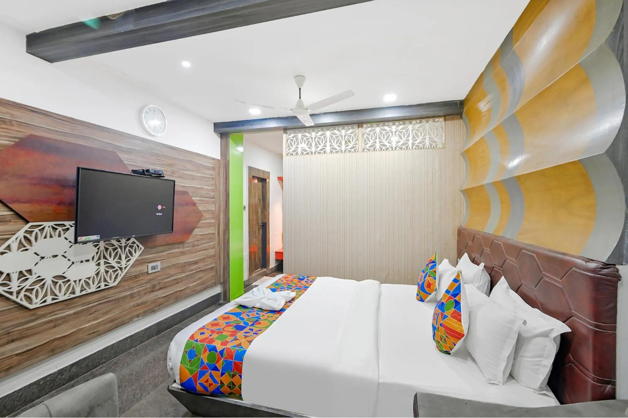 TV and multimedia, Bed in FabHotel Prime Middleton - Nr Niladri Vihar Square