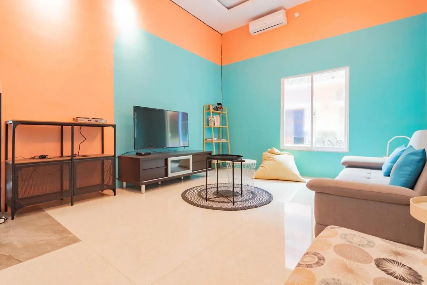 Lobby or reception in Sans Hotel Budaya Cirebon Lobby or reception in Sans Hotel Budaya Cirebon