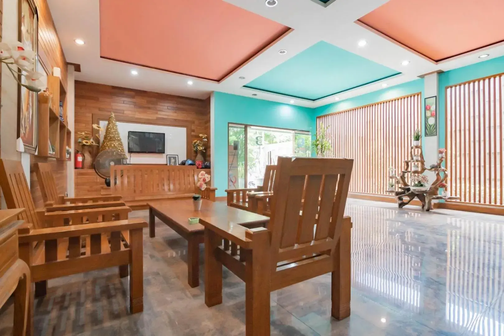 Lobby or reception in Sans Hotel Budaya Cirebon Lobby or reception in Sans Hotel Budaya Cirebon