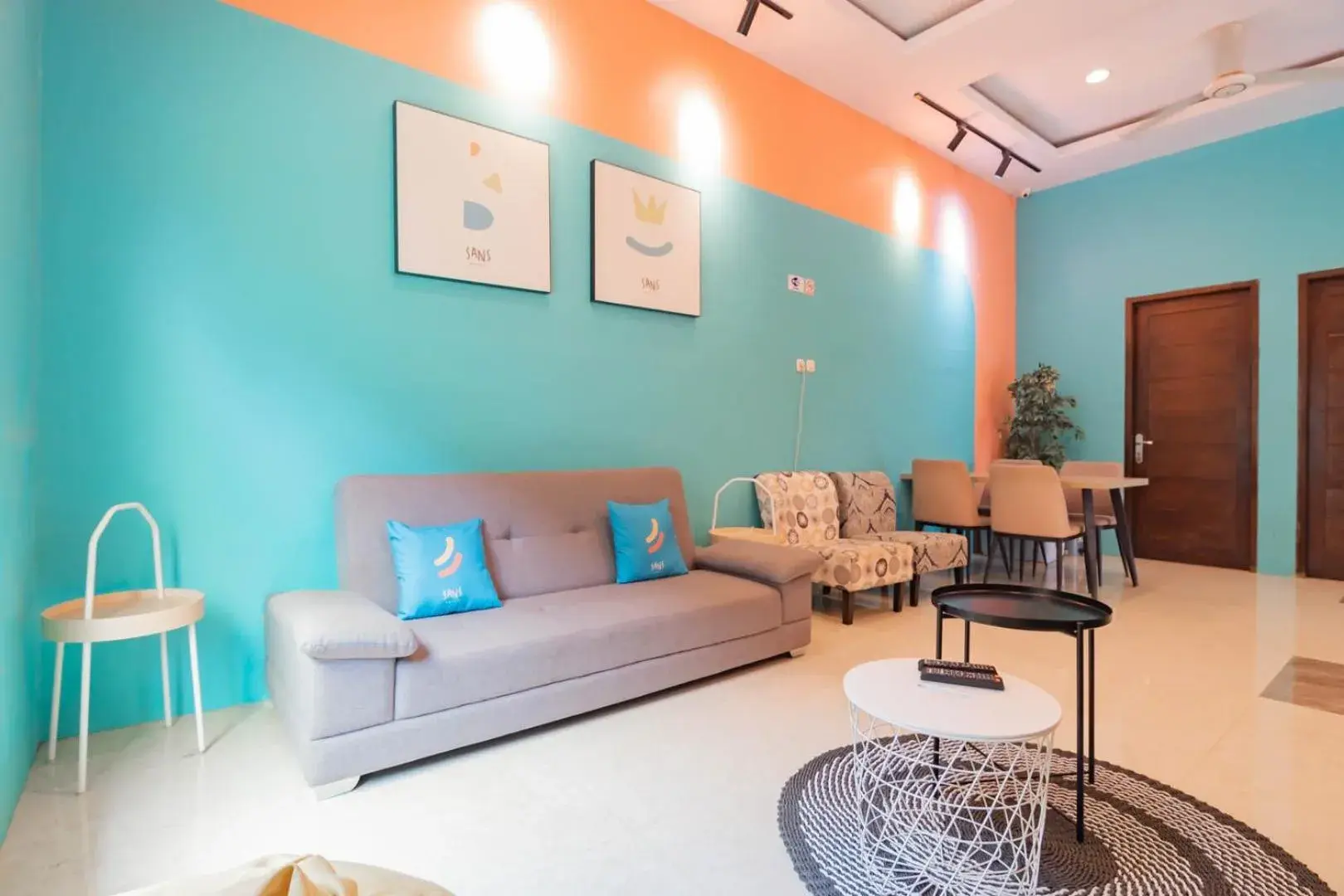 Lobby or reception in Sans Hotel Budaya Cirebon Lobby or reception in Sans Hotel Budaya Cirebon