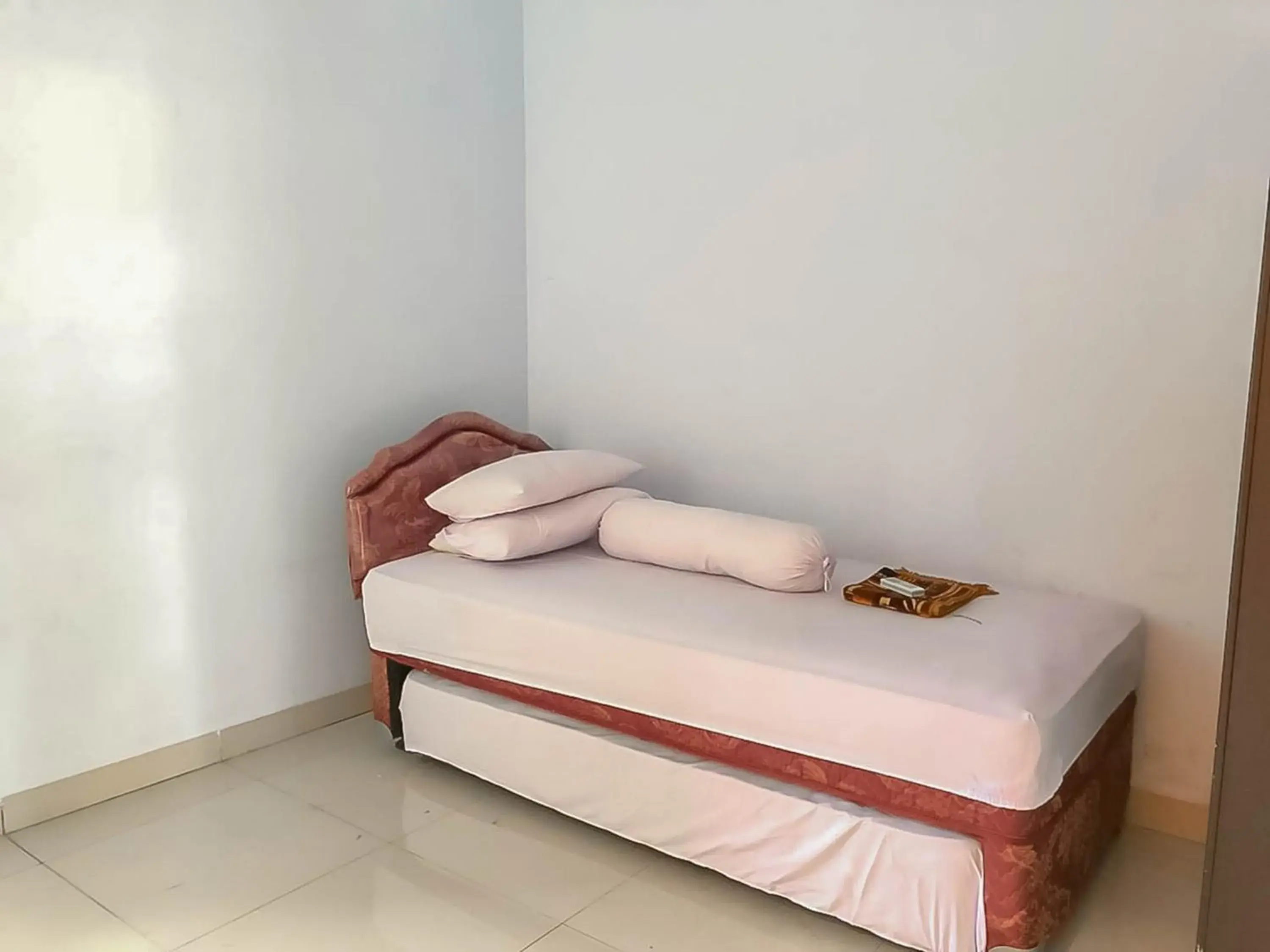 Bed in Taman Wisata Siwalk Cottage Syariah RedPartner Bed in Taman Wisata Siwalk Cottage Syariah RedPartner