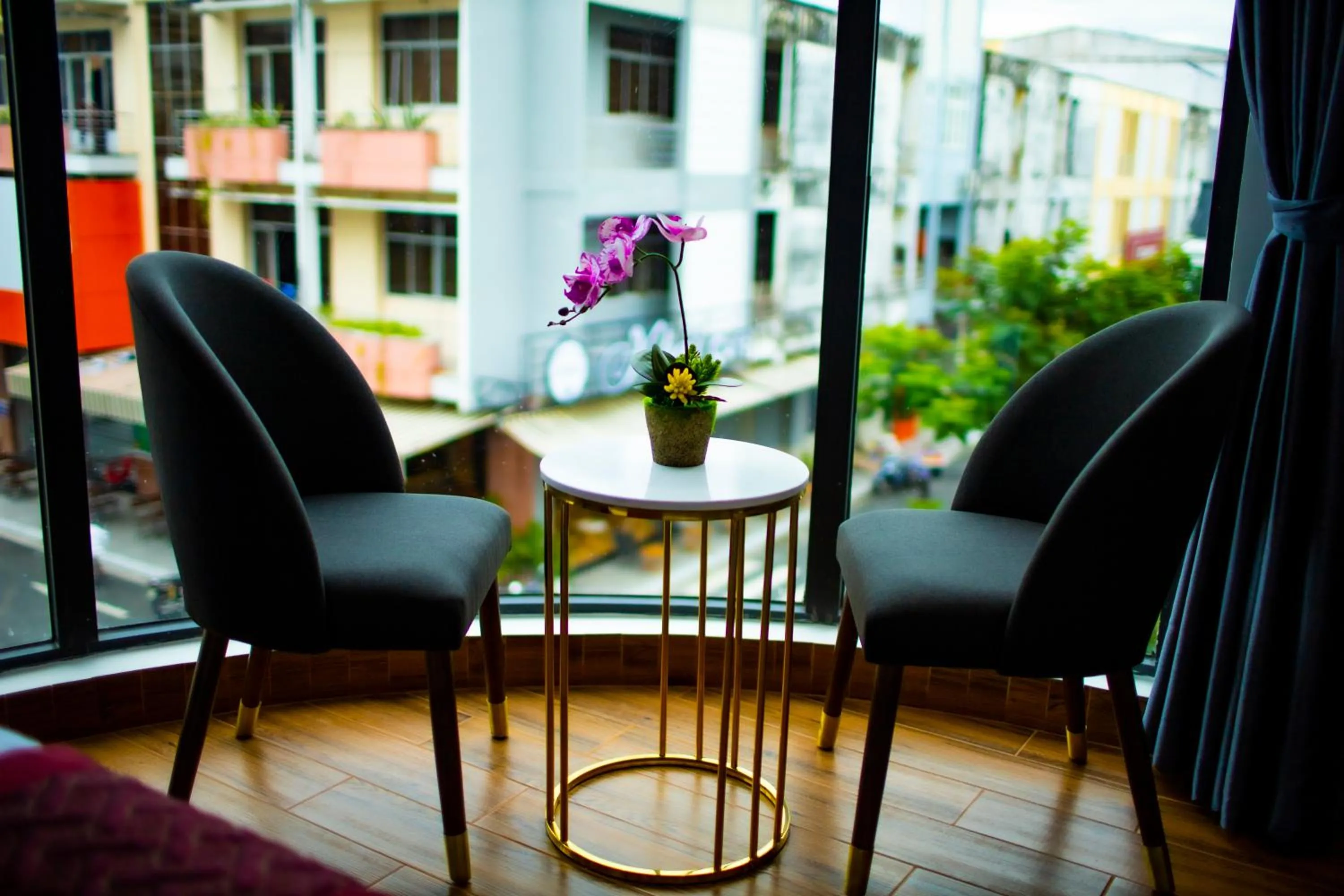 Seating area in THƯ LÊ Hotel